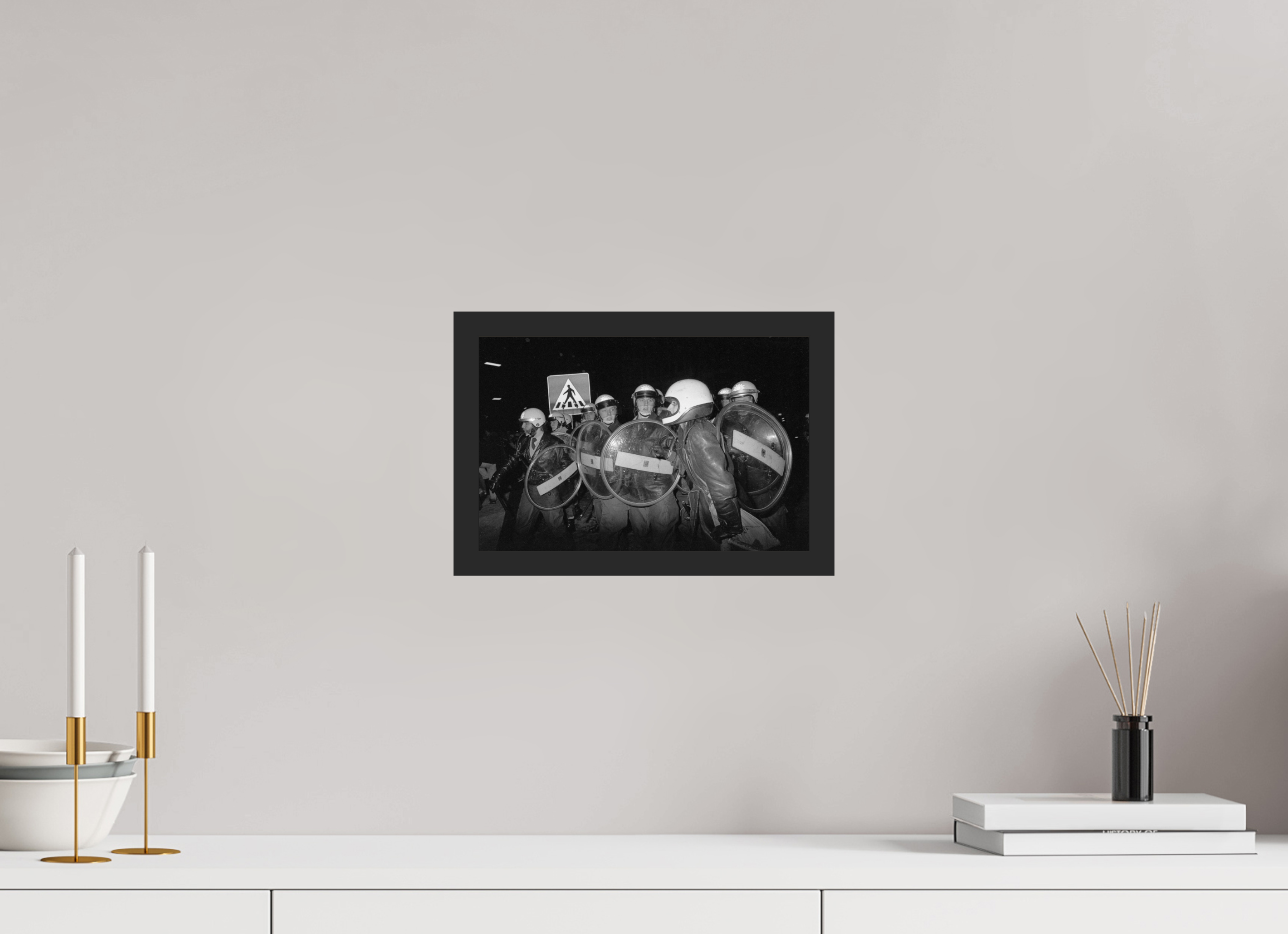 30 x 20 cm, 4a. Foto im Holz-Rahmen (20mm) Johannes Hartmann: Ich tu mal so, als wäre nix... (S/W-Foto)