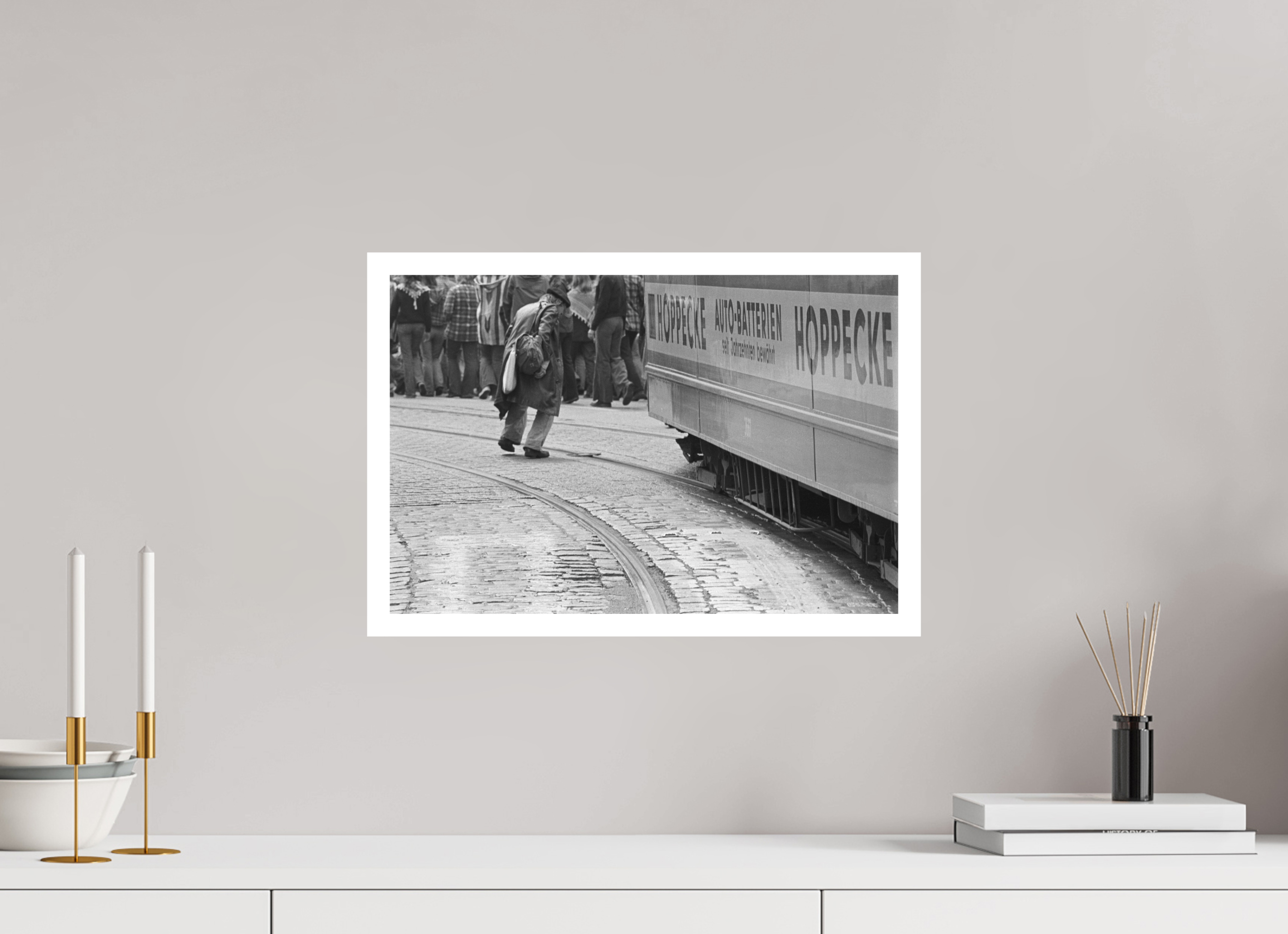 45 x 30 cm, 1. Foto mit Weißrand Nie wieder… (1)