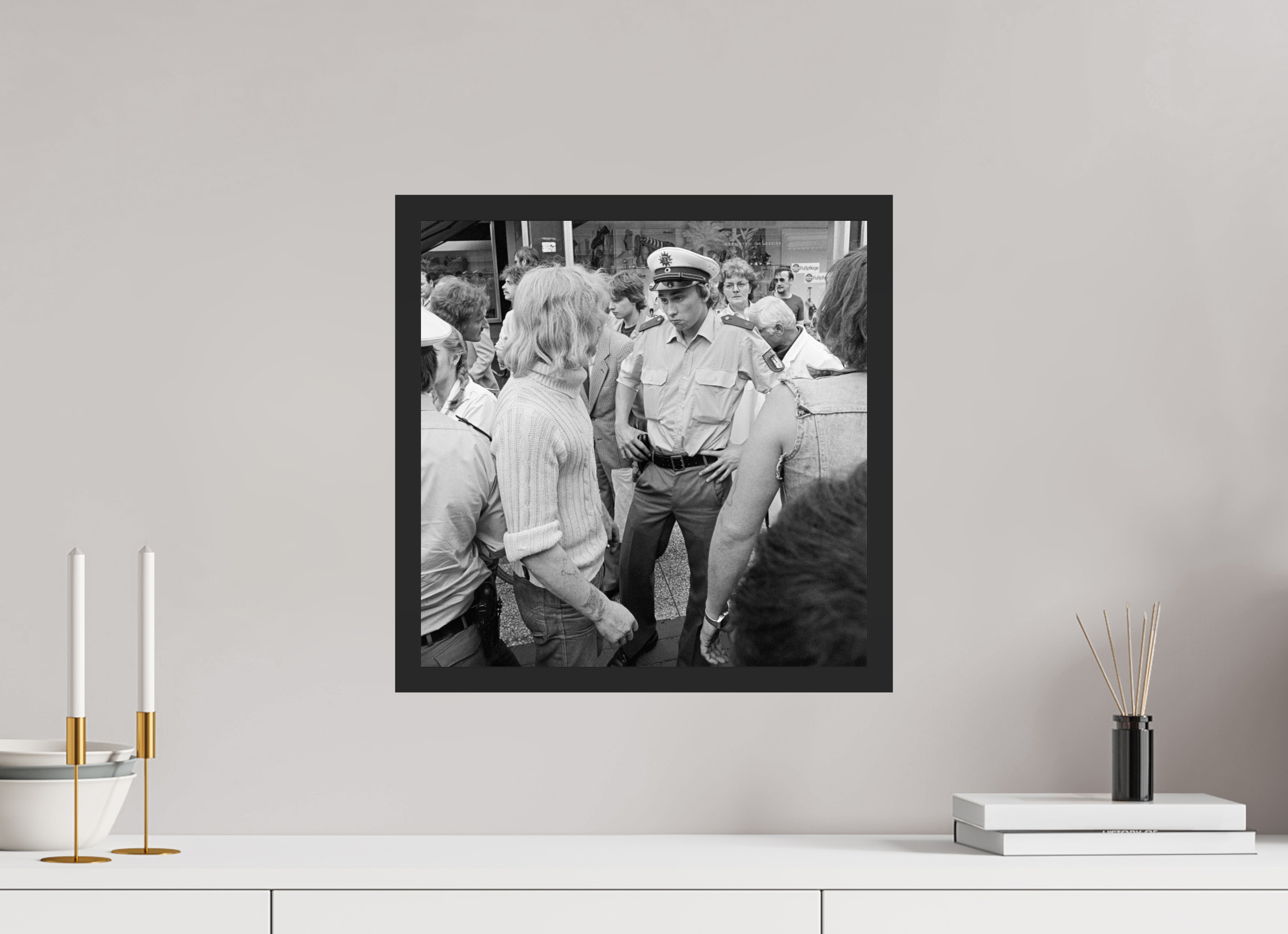 40 x 40 cm, 4a. Foto im Holz-Rahmen (20mm) Johannes Hartmann: Auge in Auge (S/W-Foto)