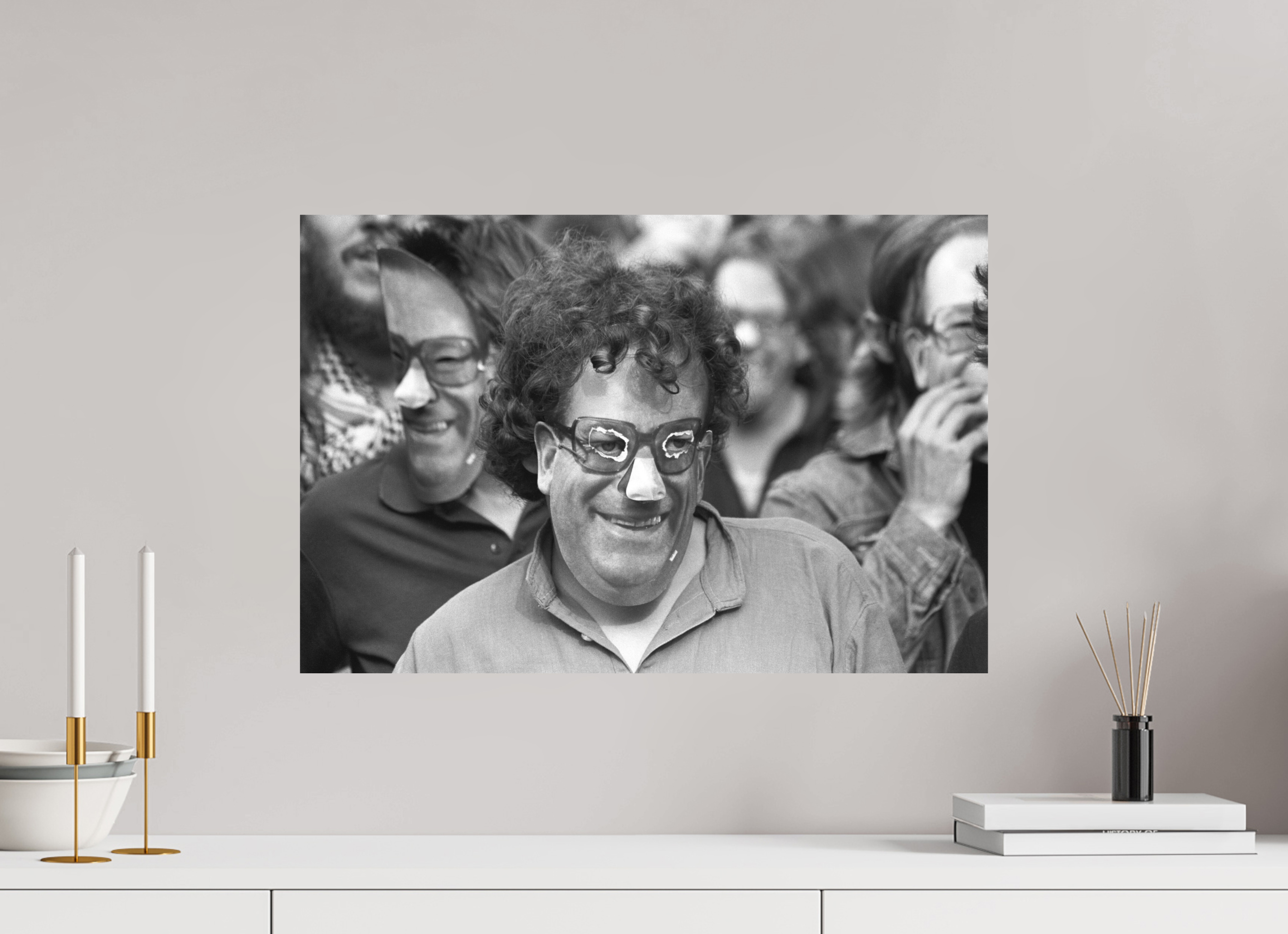 60 x 40 cm, 2. Foto auf Alu-Dibond Johannes Hartmann: Zimmermann-Masken (S/W-Foto)