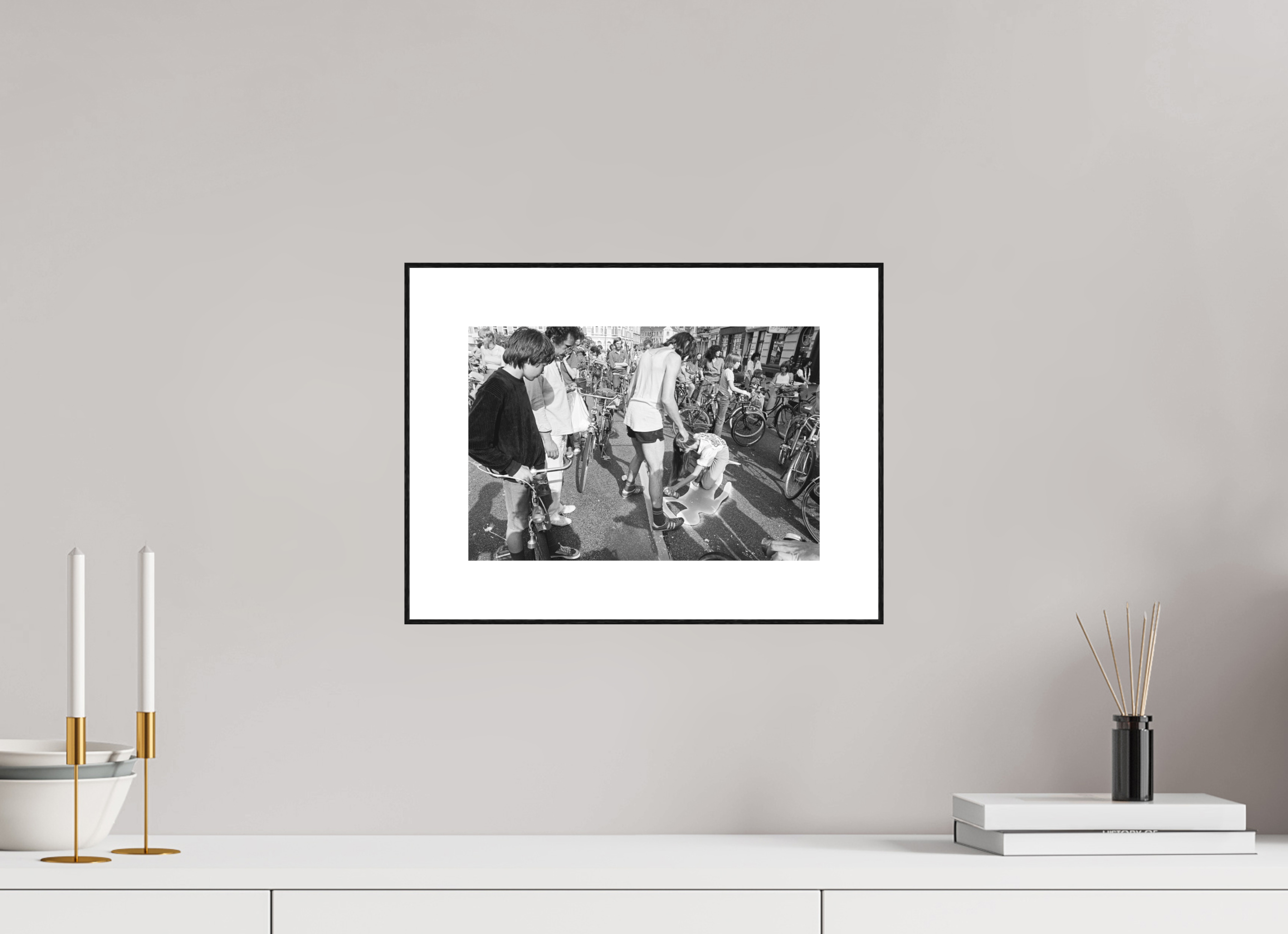 30 x 20 cm, 3b. Foto in ArtBox (4mm) mit Weißrand Johannes Hartmann: Schleichen statt Leichen 1 (S/W-Foto)