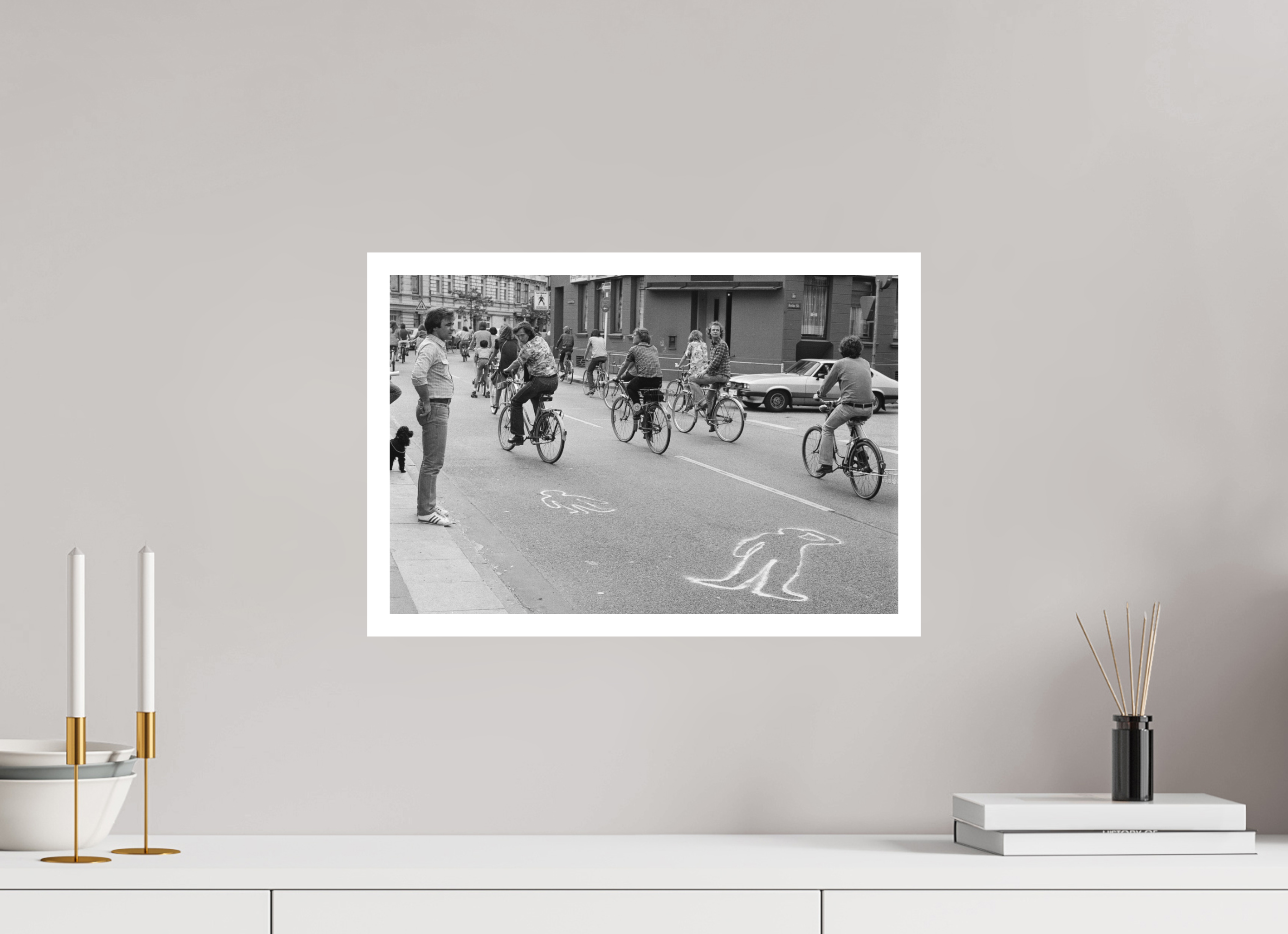 45 x 30 cm, 1. Foto mit Weißrand Johannes Hartmann: Schleichen statt Leichen 2 (S/W-Foto)