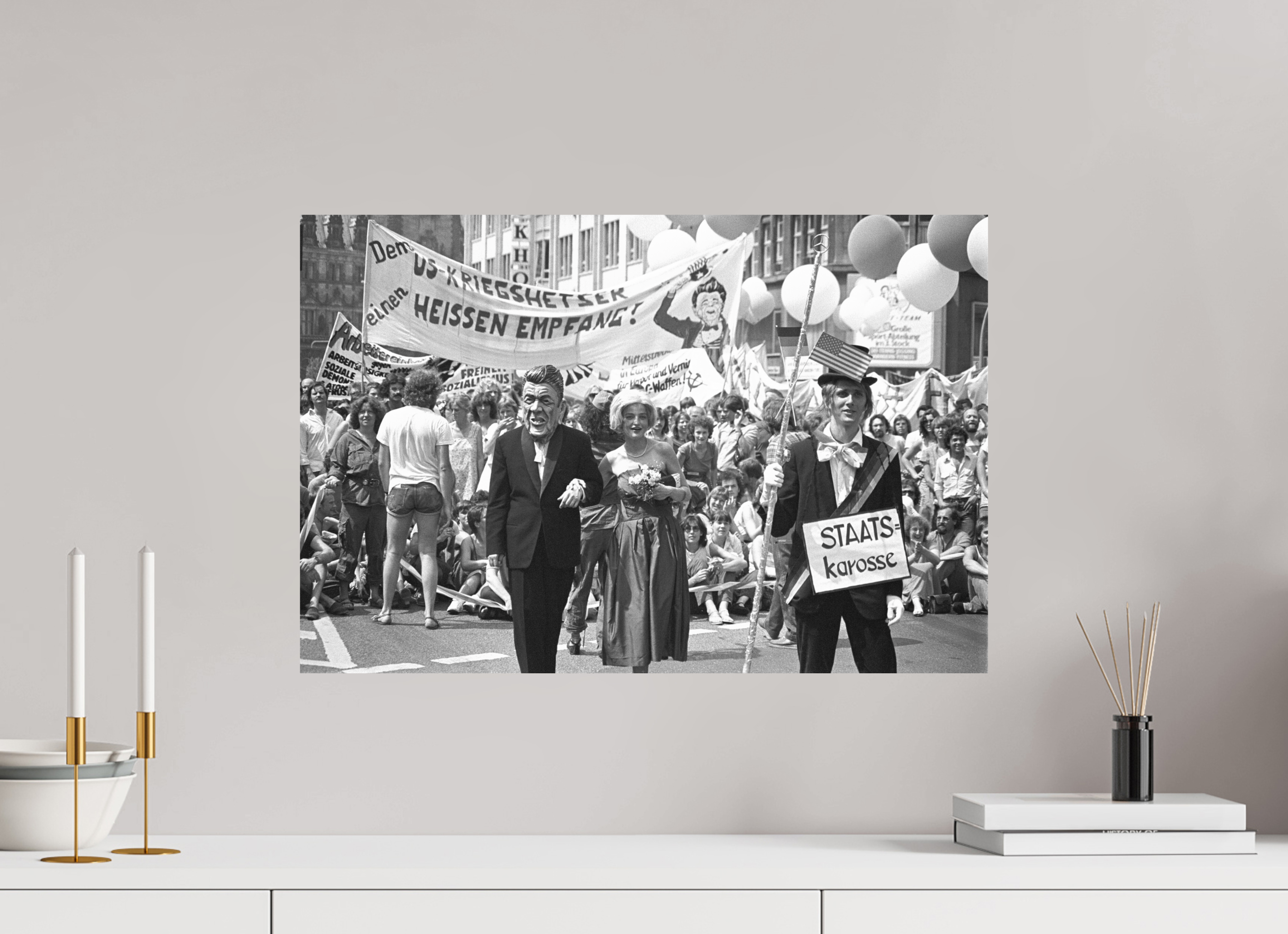 60 x 40 cm, 2. Foto auf Alu-Dibond Johannes Hartmann: Heißer Empfang (S/W-Foto)