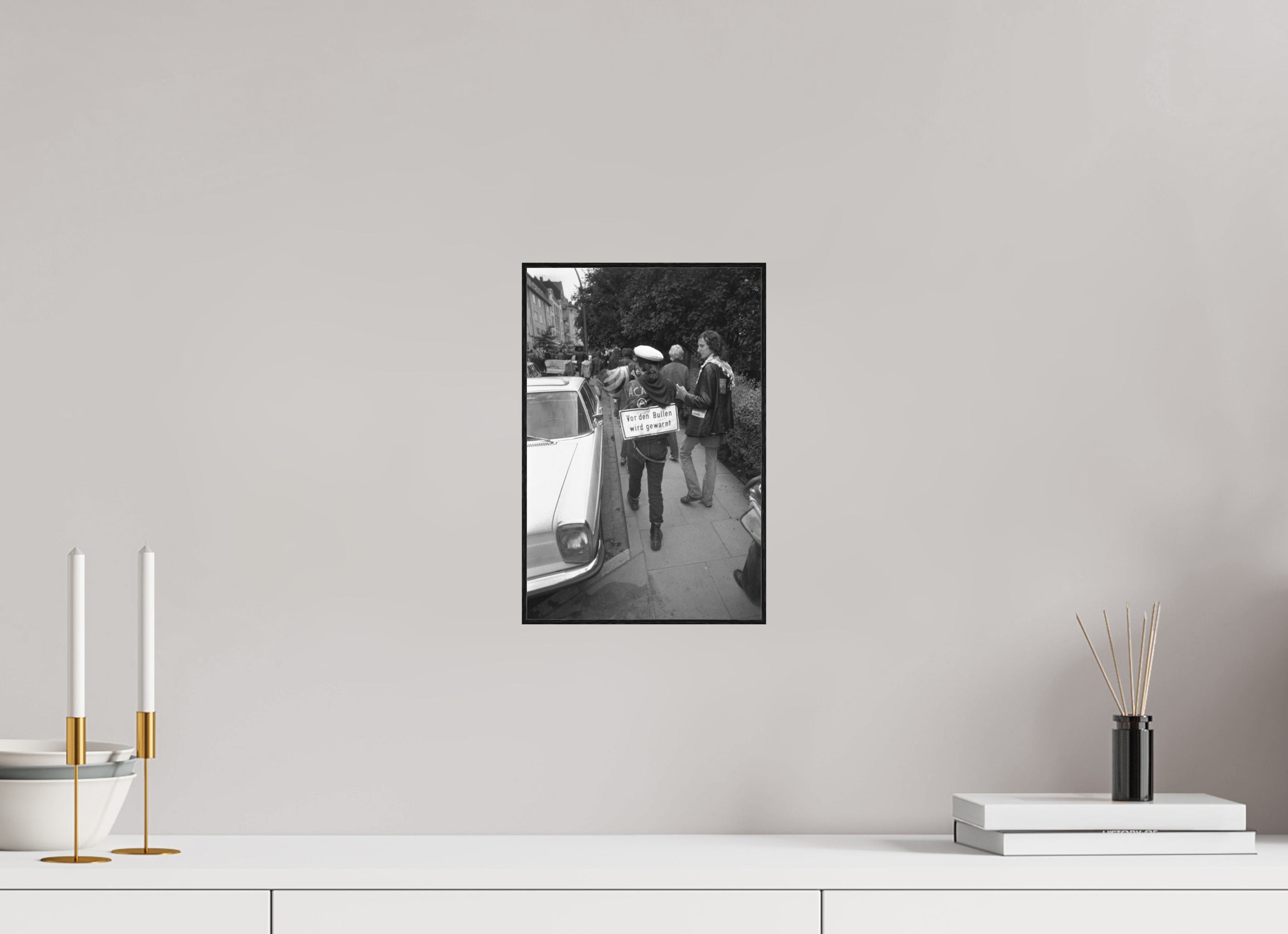 20 x 30 cm, 3a. Foto in ArtBox (4mm) Johannes Hartmann: Vor den Bullen wird gewarnt (S/W-Foto)