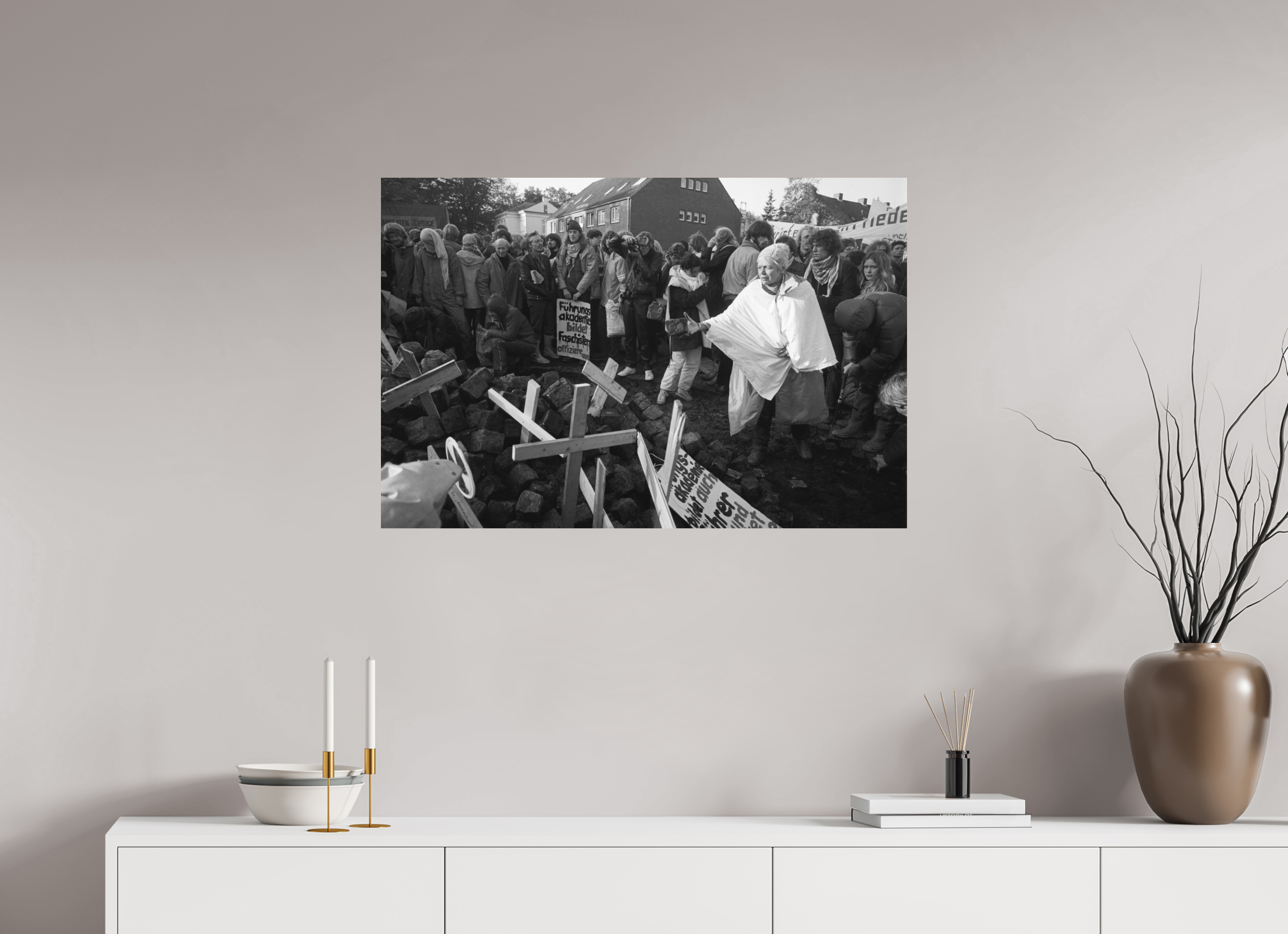 90 x 60 cm, 2. Foto auf Alu-Dibond Johannes Hartmann: Plädoyers für Gewaltfreiheit (S/W-Foto)