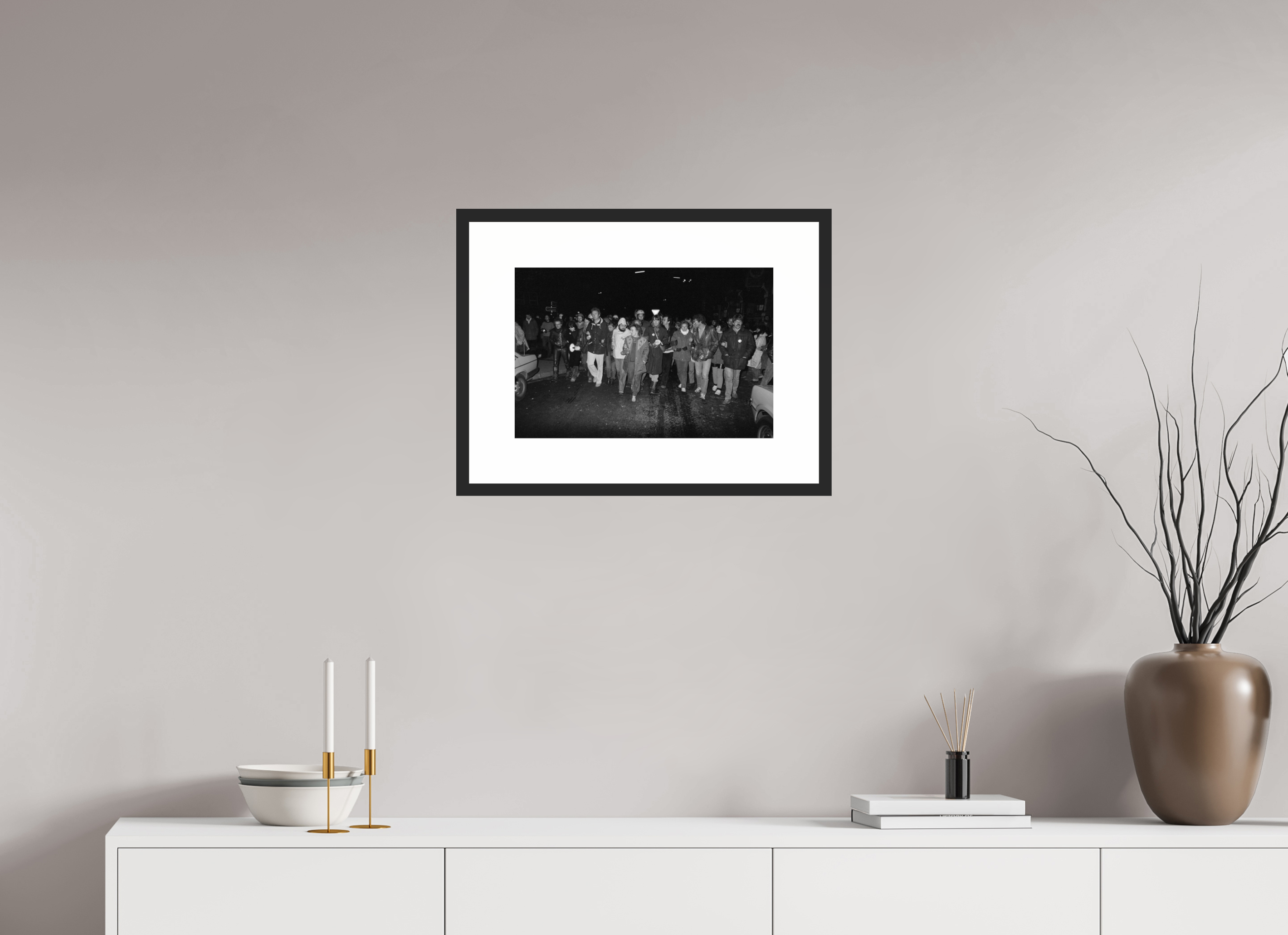 45 x 30 cm, 4b. Foto im Holz-Rahmen (20mm) mit Weißrand Johannes Hartmann: Springer blockieren (S/W-Foto)