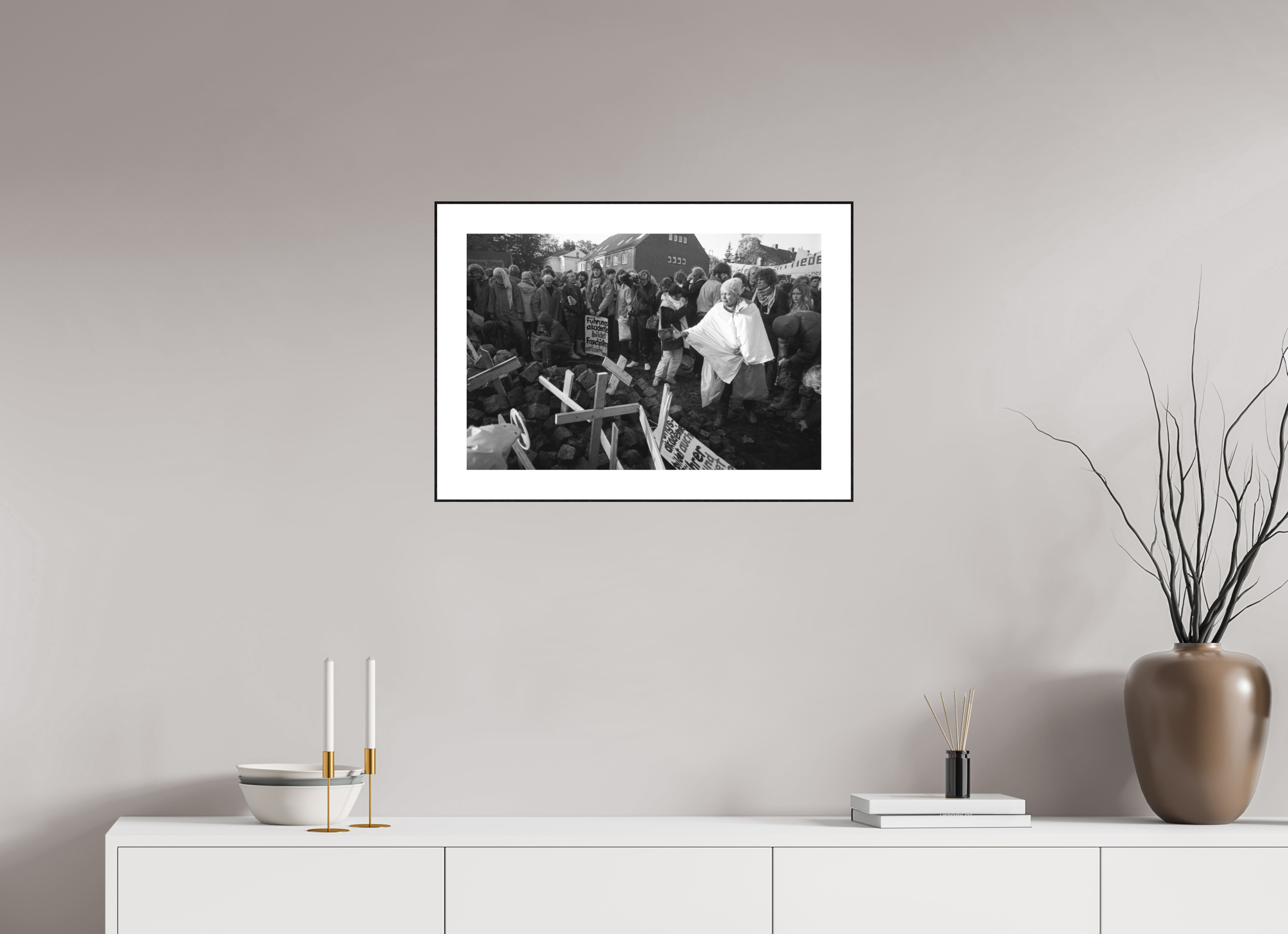 60 x 40 cm, 3b. Foto in ArtBox (4mm) mit Weißrand Johannes Hartmann: Plädoyers für Gewaltfreiheit (S/W-Foto)