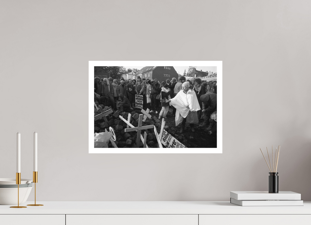 45 x 30 cm, 1. Foto mit Weißrand Johannes Hartmann: Plädoyers für Gewaltfreiheit (S/W-Foto)