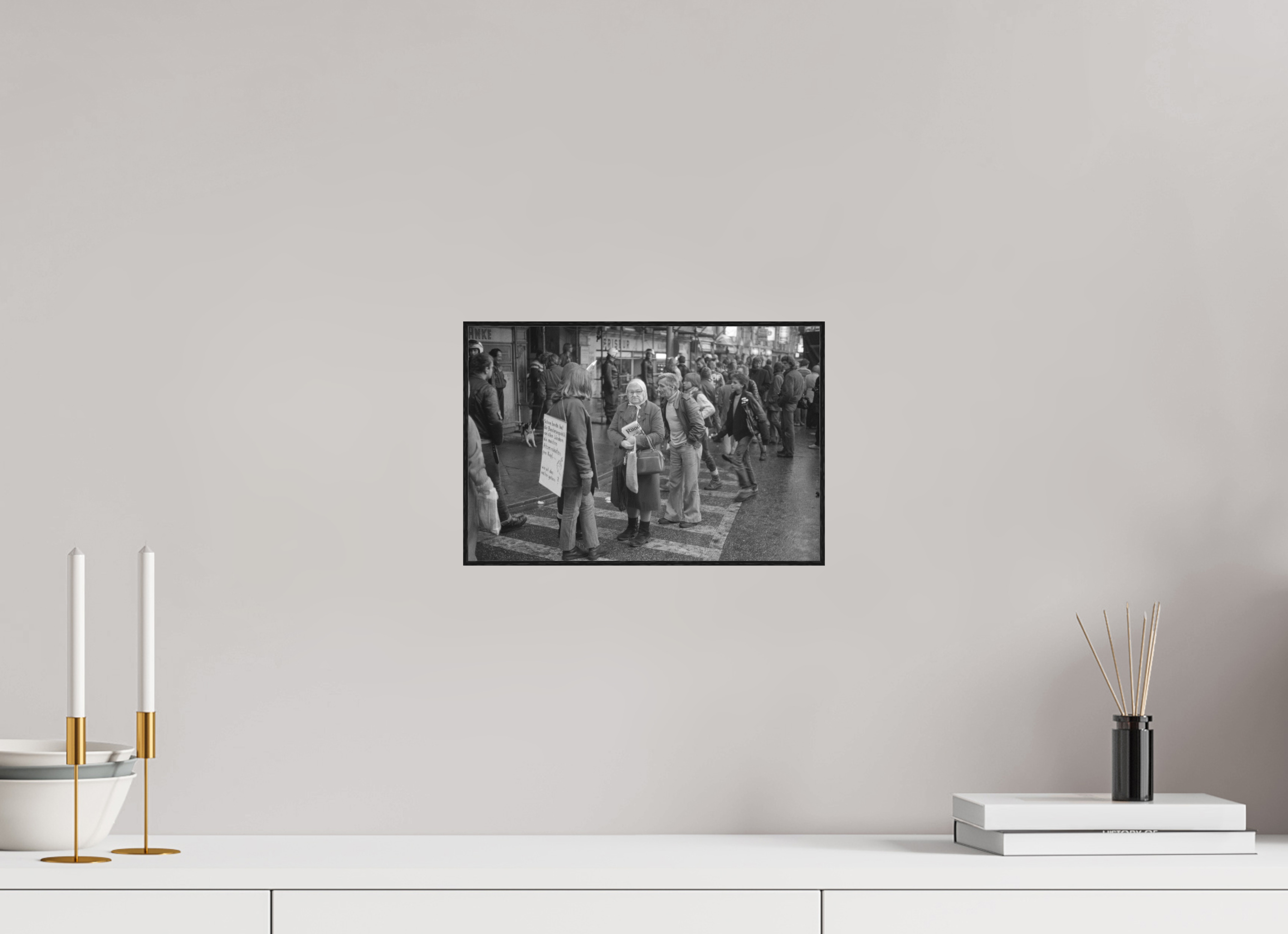 30 x 20 cm, 3a. Foto in ArtBox (4mm) Johannes Hartmann: Wie soll das weitergehen? (S/W-Foto)