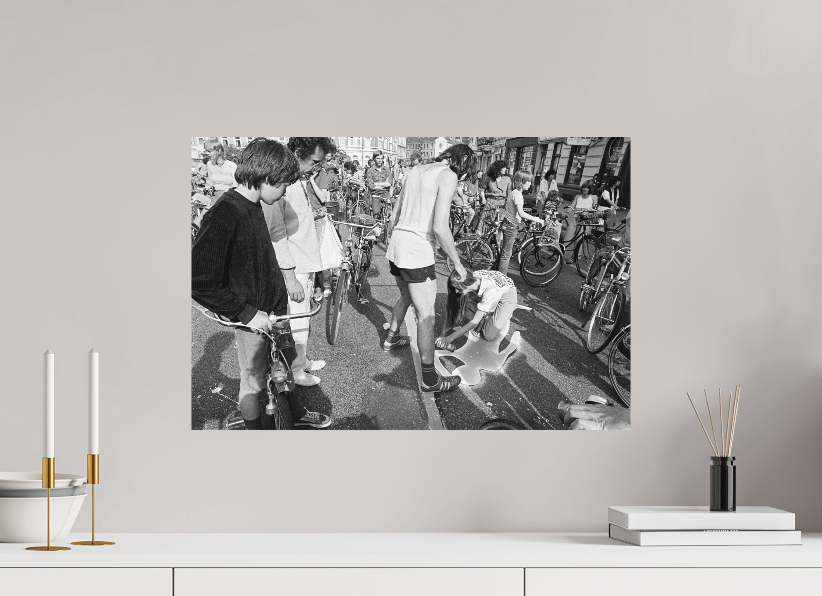 60 x 40 cm, 2. Foto auf Alu-Dibond Johannes Hartmann: Schleichen statt Leichen 1 (S/W-Foto)