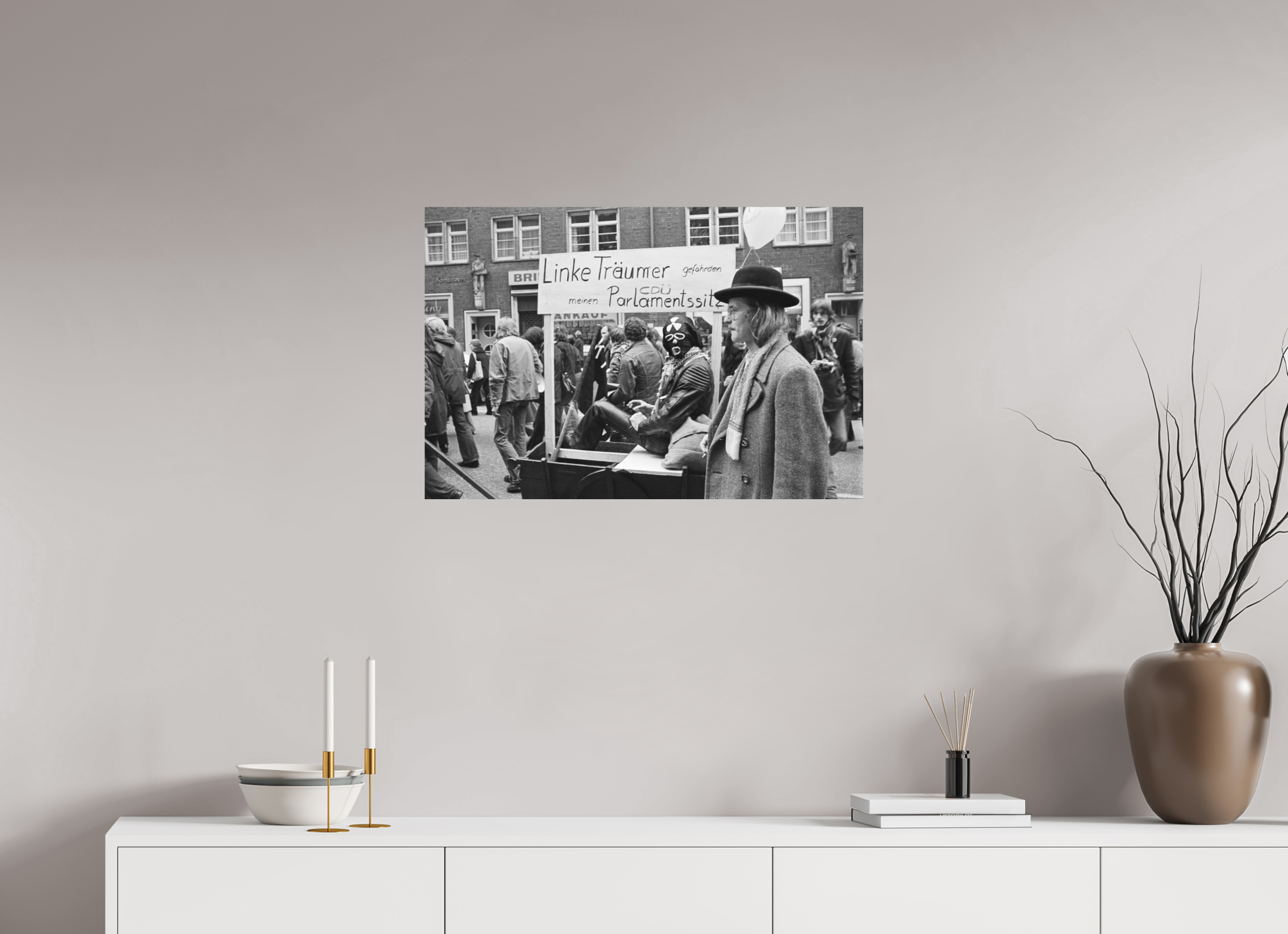 75 x 50 cm, 2. Foto auf Alu-Dibond Johannes Hartmann: Linke Träumer gefährden meinen CDU-Parlamentssitz (S/W-Foto)