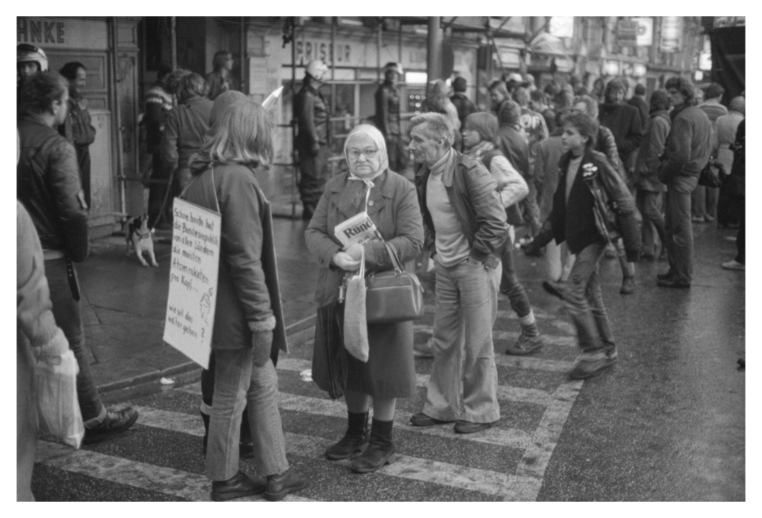 Main image Johannes Hartmann: Wie soll das weitergehen? (S/W-Foto)