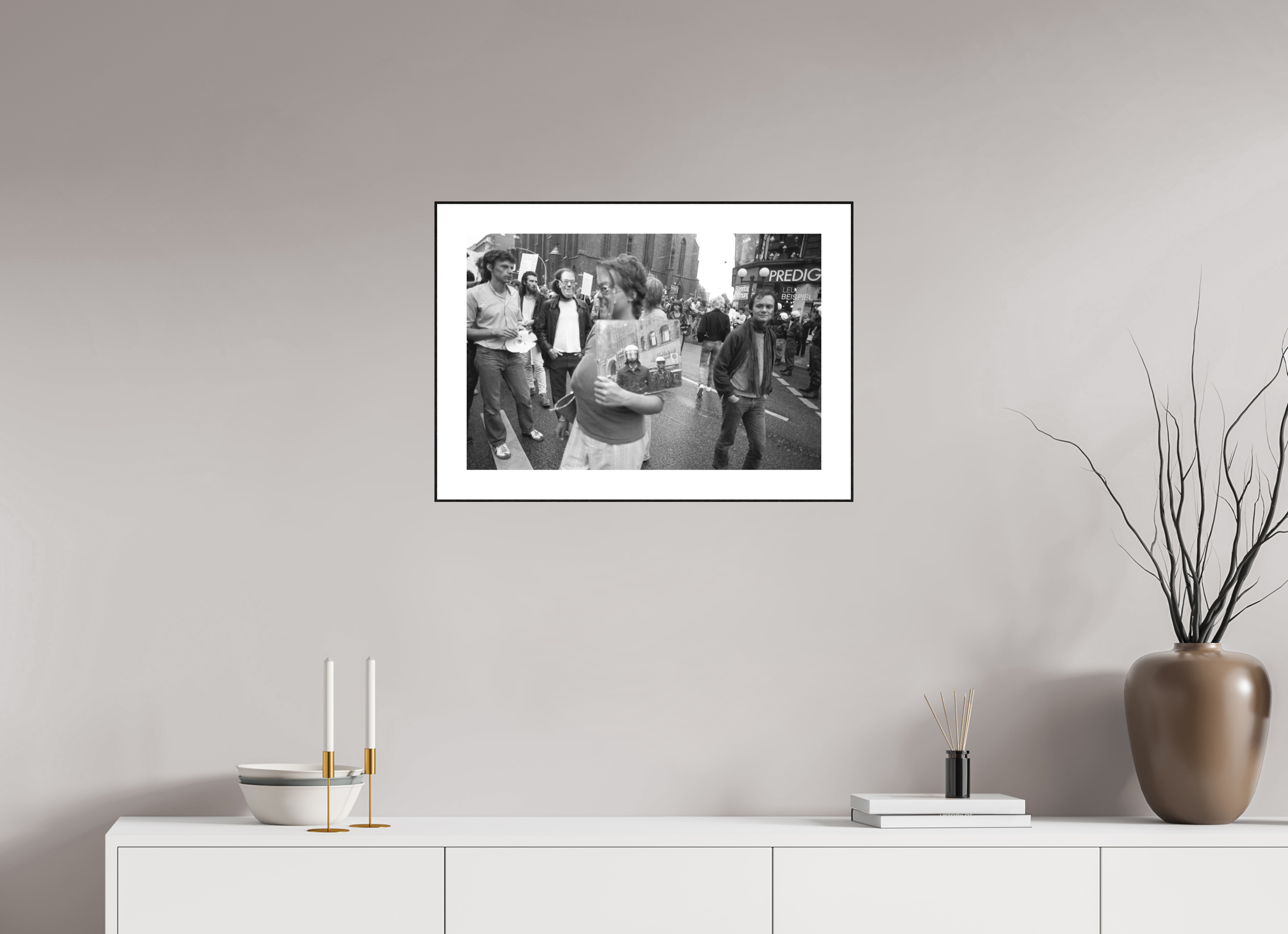 60 x 40 cm, 3b. Foto in ArtBox (4mm) mit Weißrand Johannes Hartmann: Den Spiegel vorgehalten (S/W-Foto)