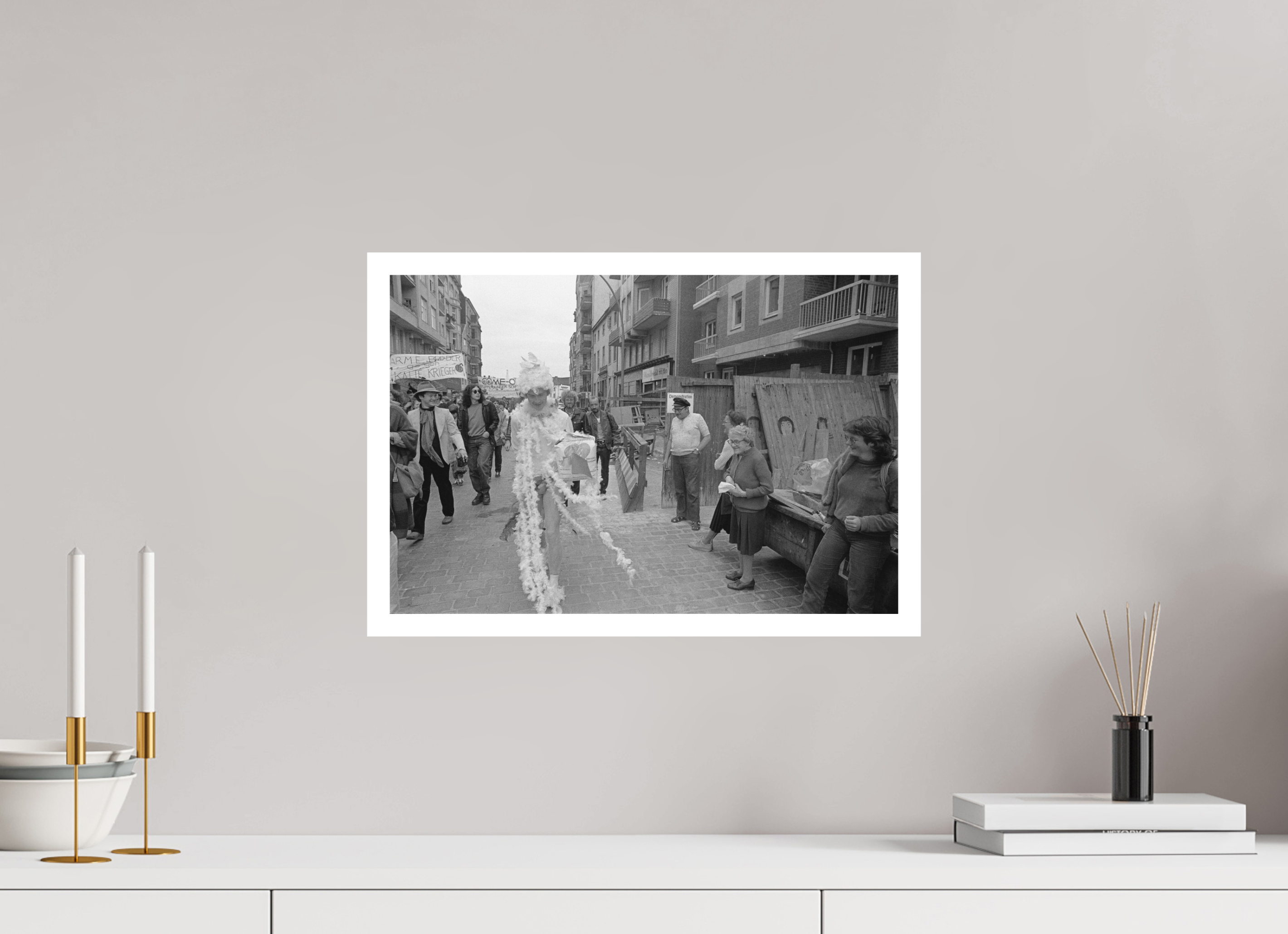 45 x 30 cm, 1. Foto mit Weißrand Johannes Hartmann: Christopher Street Day 2 (S/W-Foto)