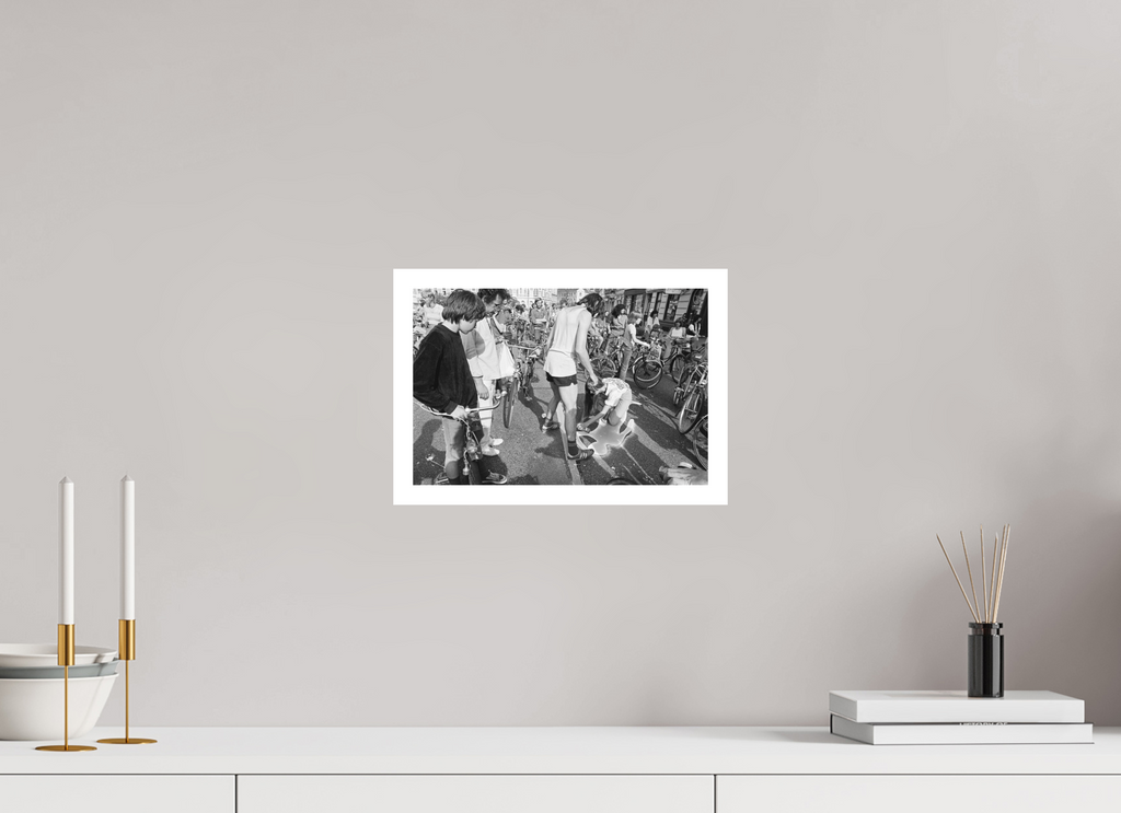 30 x 20 cm, 1. Foto mit Weißrand Johannes Hartmann: Schleichen statt Leichen 1 (S/W-Foto)