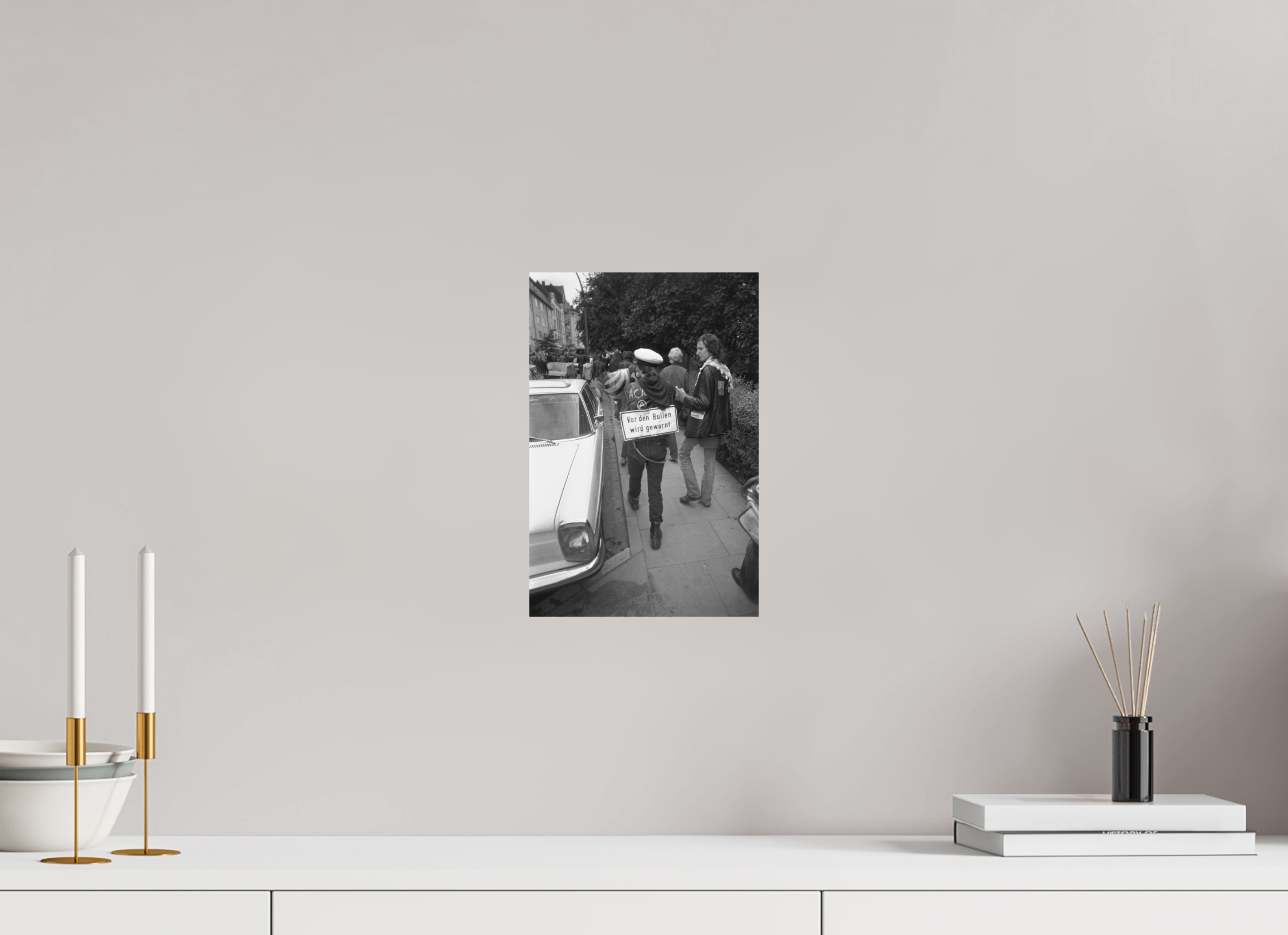 20 x 30 cm, 2. Foto auf Alu-Dibond Johannes Hartmann: Vor den Bullen wird gewarnt (S/W-Foto)