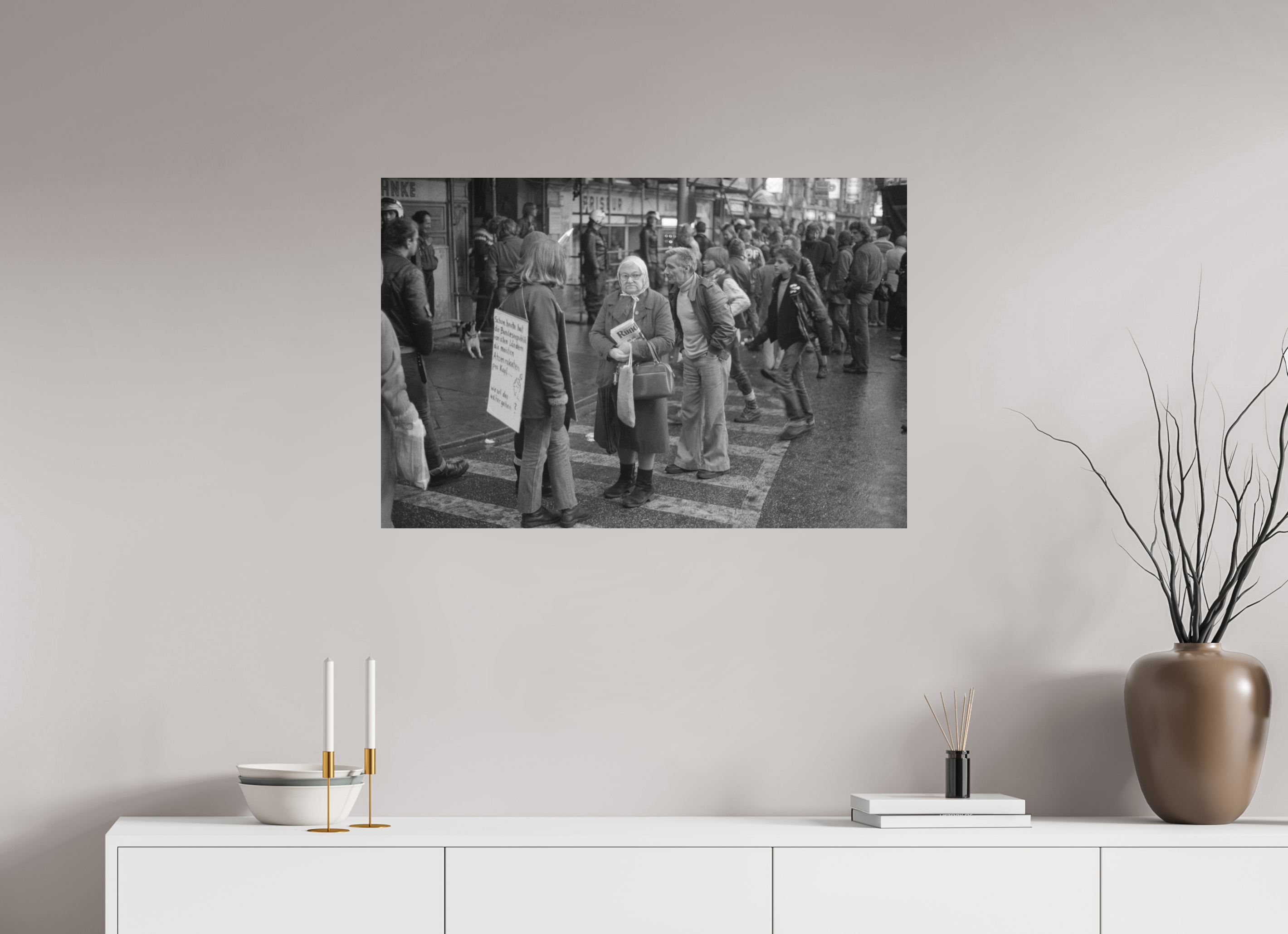 90 x 60 cm, 2. Foto auf Alu-Dibond Johannes Hartmann: Wie soll das weitergehen? (S/W-Foto)