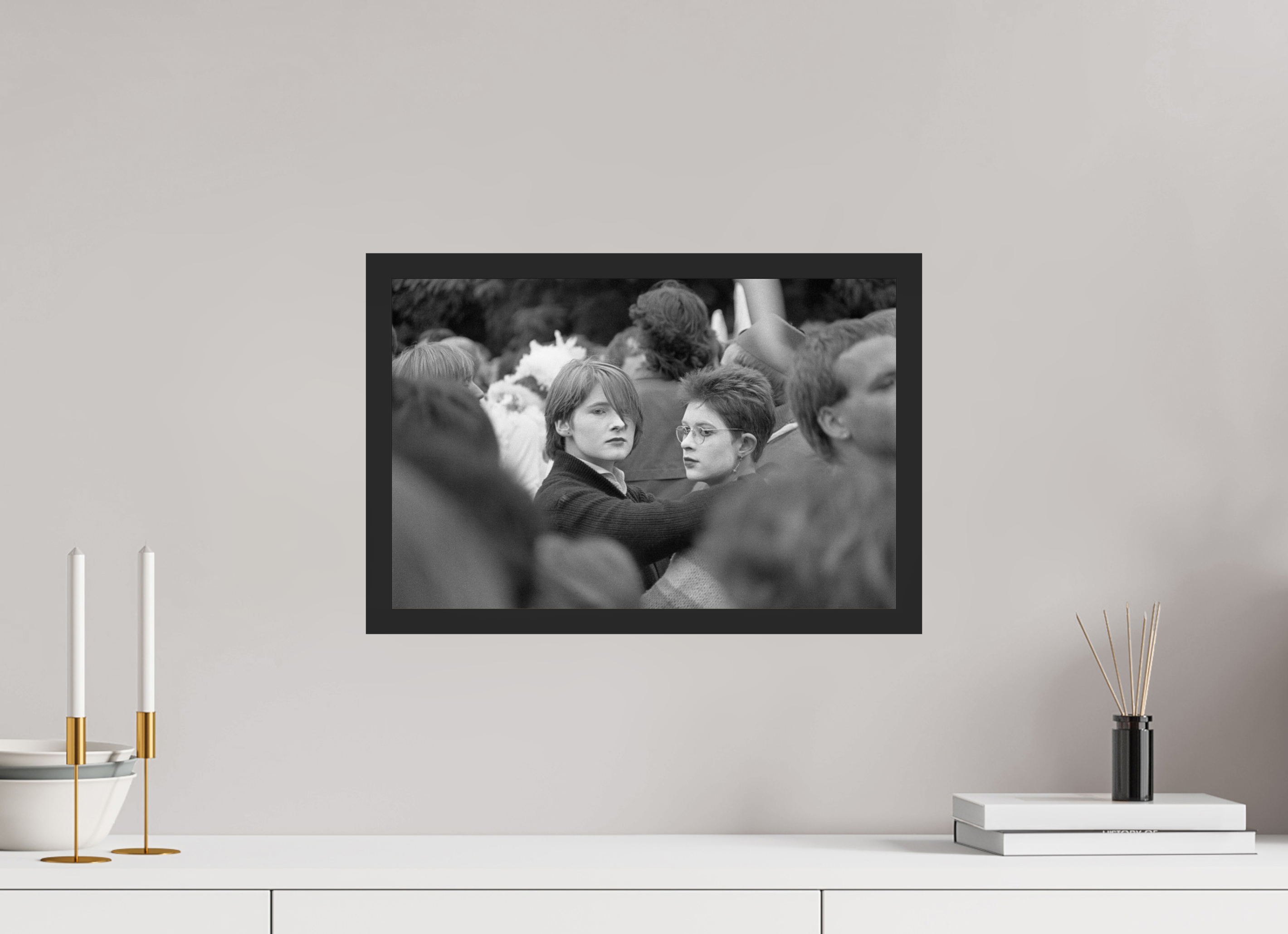 45 x 30 cm, 4a. Foto im Holz-Rahmen (20mm) Johannes Hartmann: Plötzlich mittendrin (S/W-Foto)