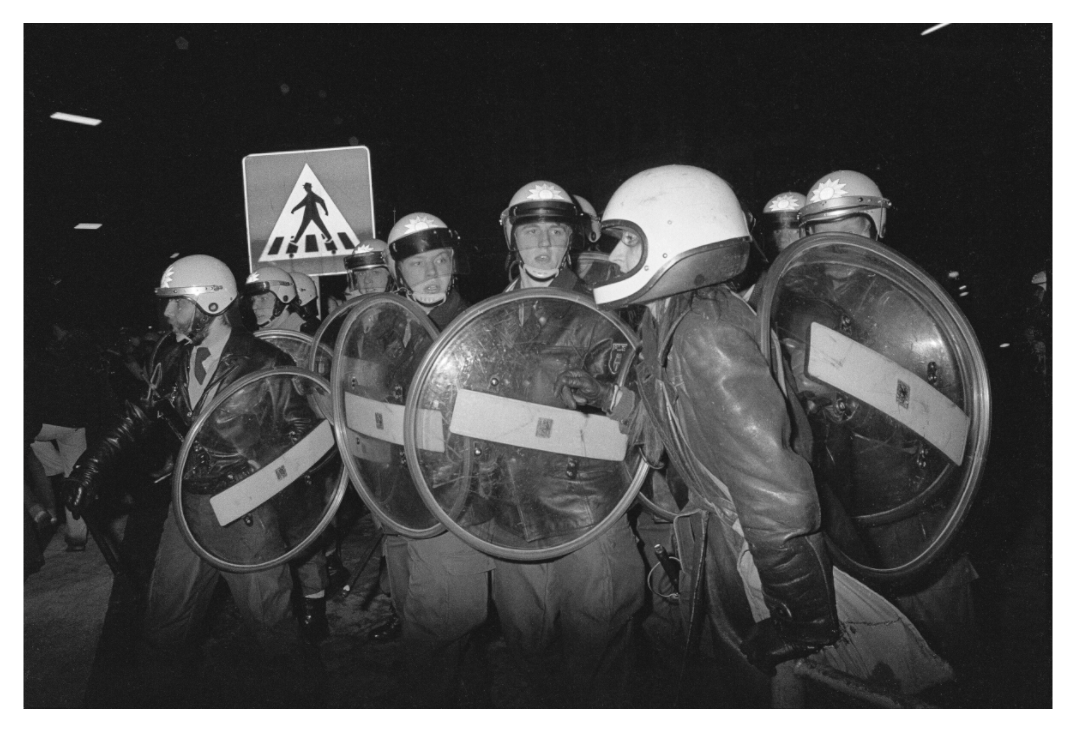 Main image Johannes Hartmann: Ich tu mal so, als wäre nix... (S/W-Foto)