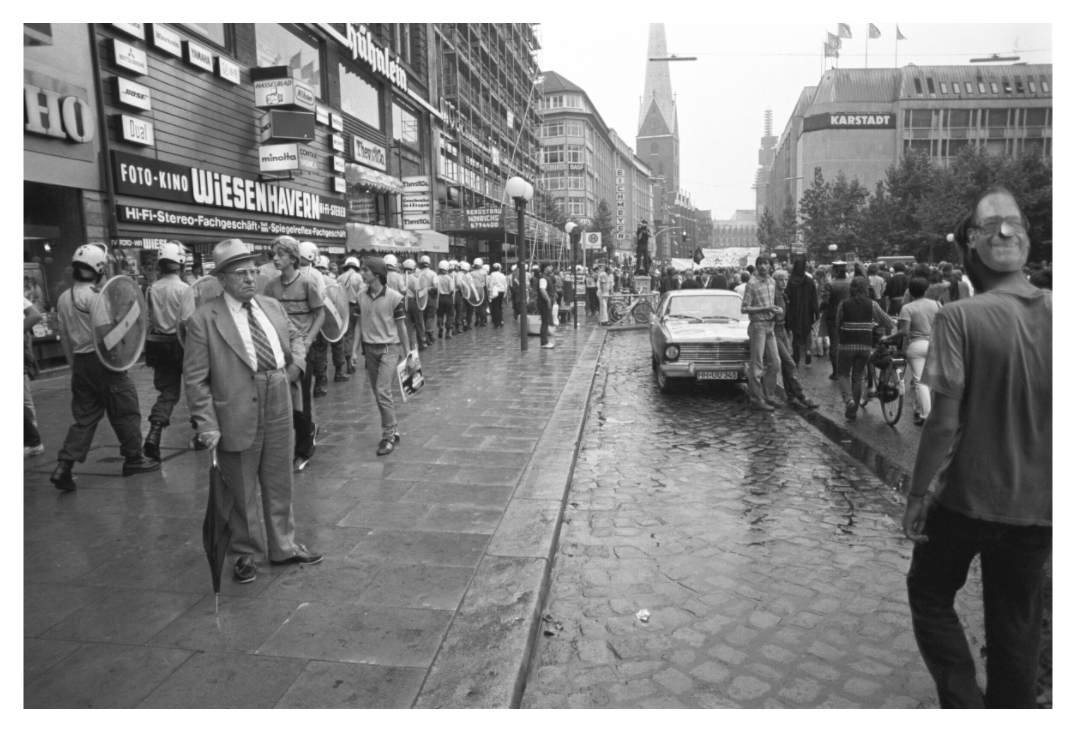 Main image Johannes Hartmann: Was soll dieser ganze Zirkus? (S/W-Foto)