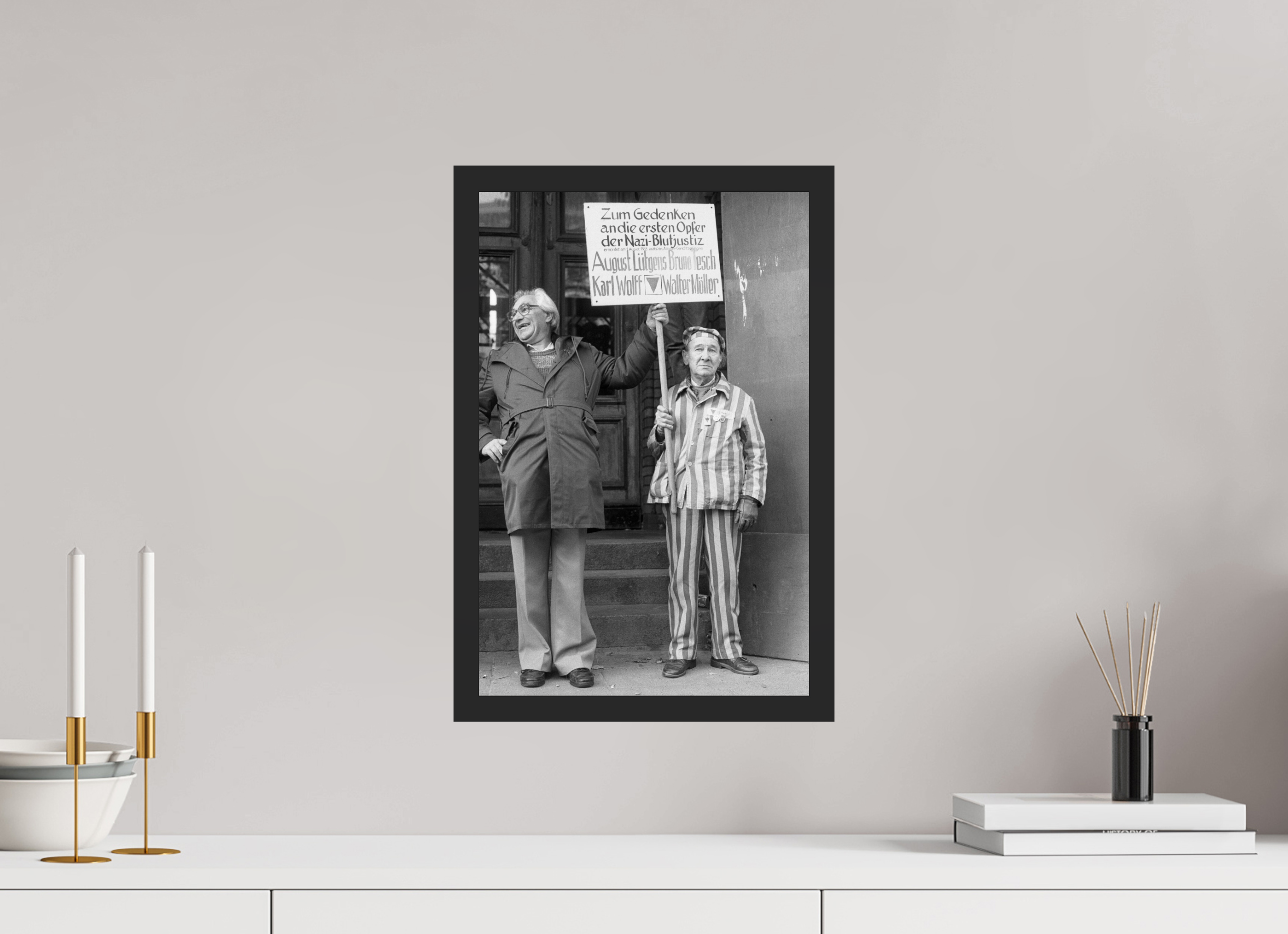 30 x 45 cm, 4a. Foto im Holz-Rahmen (20mm) Johannes Hartmann: Opfer der NS-Justiz (S/W-Foto)