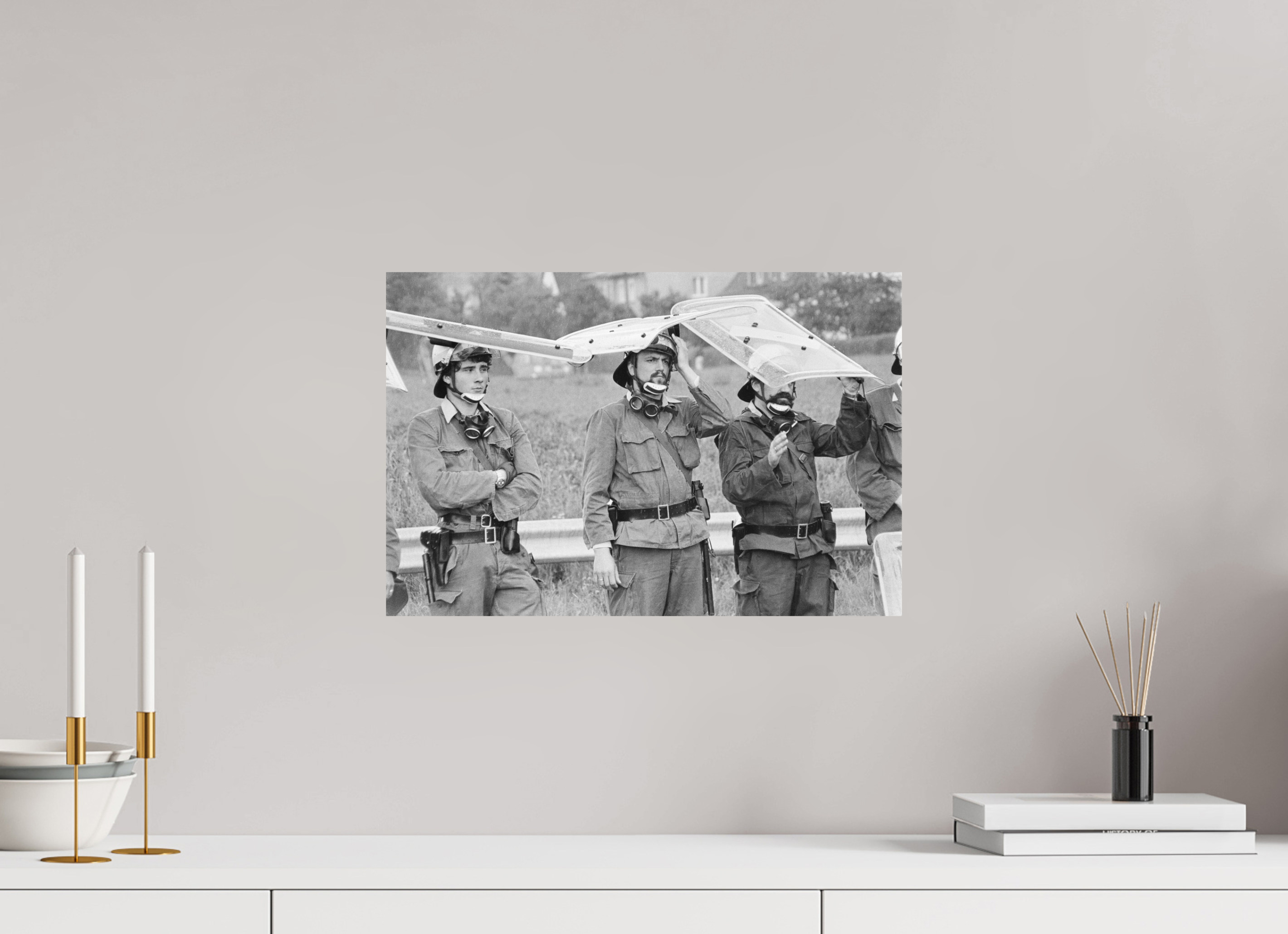 45 x 30 cm, 2. Foto auf Alu-Dibond Johannes Hartmann: Gefahr von oben... (S/W-Foto)