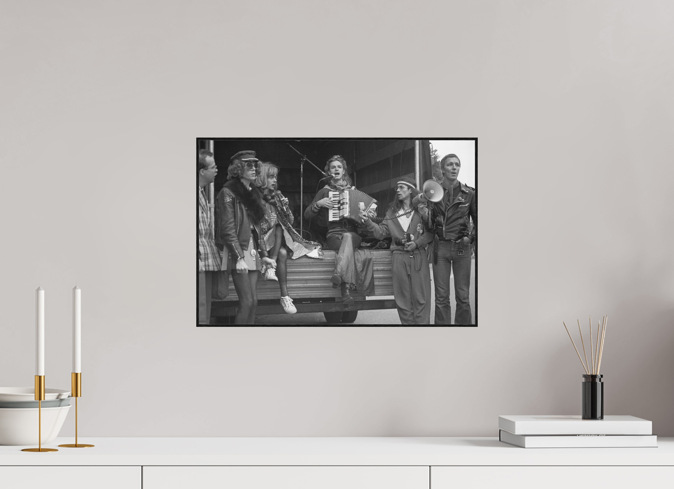 45 x 30 cm, 3a. Foto in ArtBox (4mm) Johannes Hartmann: Christopher Street Day 1981 – 1 (S/W-Foto)