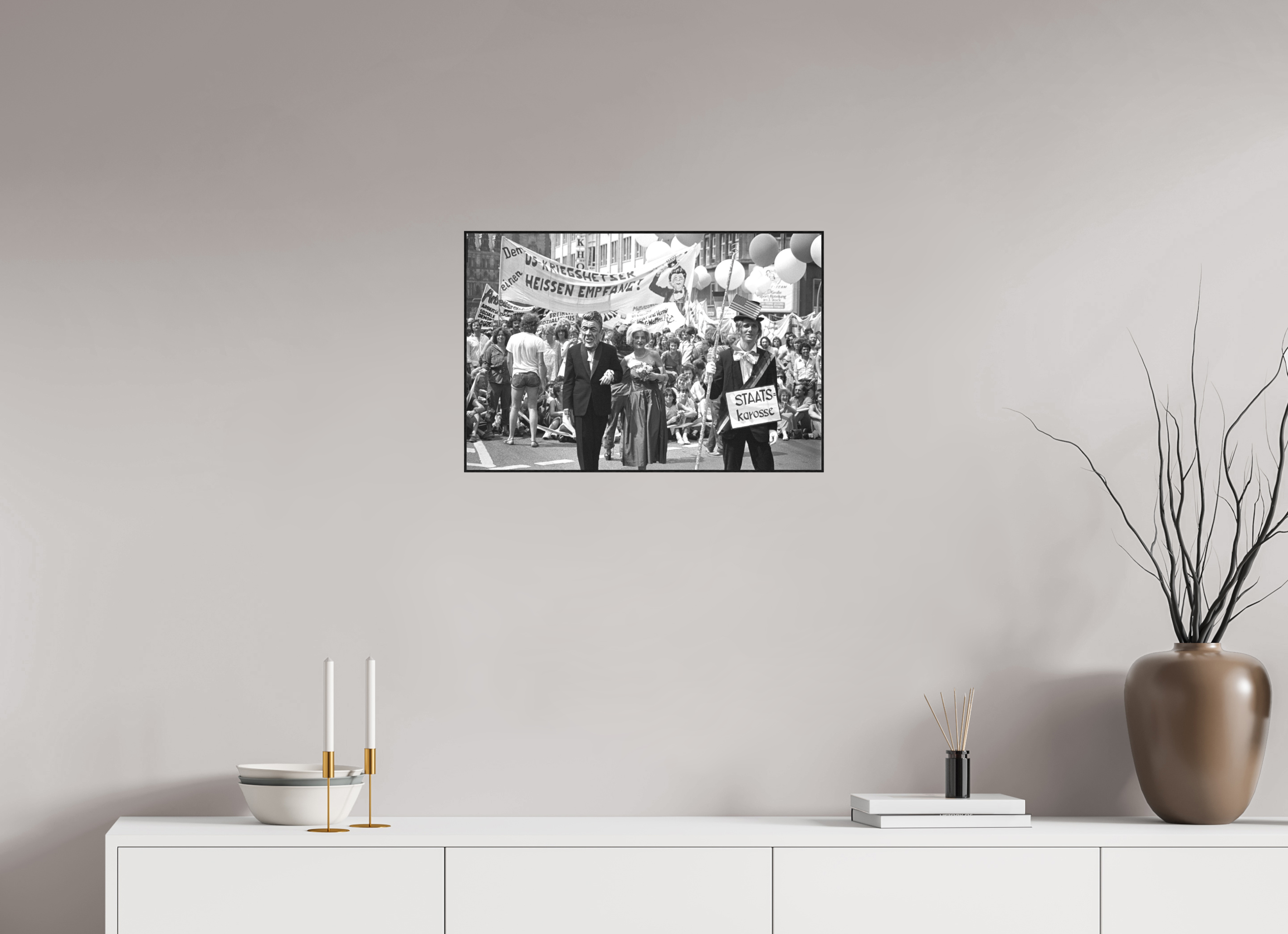 60 x 40 cm, 3a. Foto in ArtBox (4mm) Johannes Hartmann: Heißer Empfang (S/W-Foto)