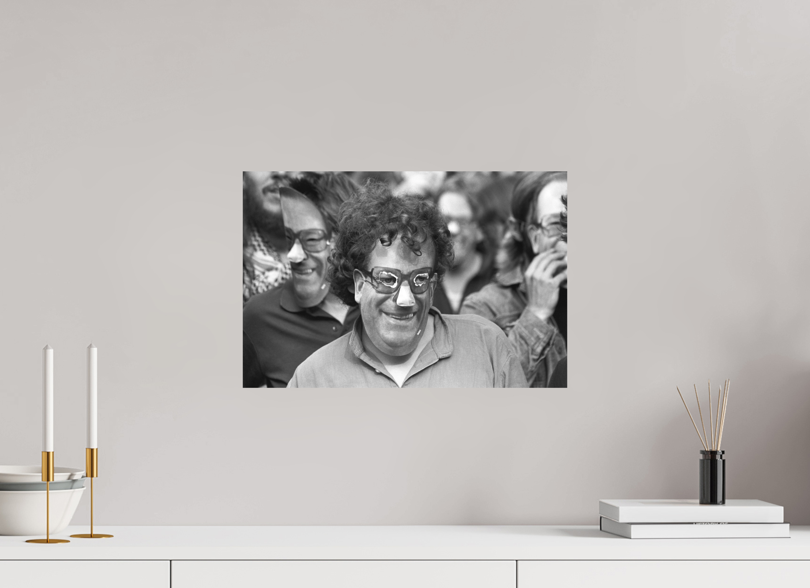 45 x 30 cm, 2. Foto auf Alu-Dibond Johannes Hartmann: Zimmermann-Masken (S/W-Foto)