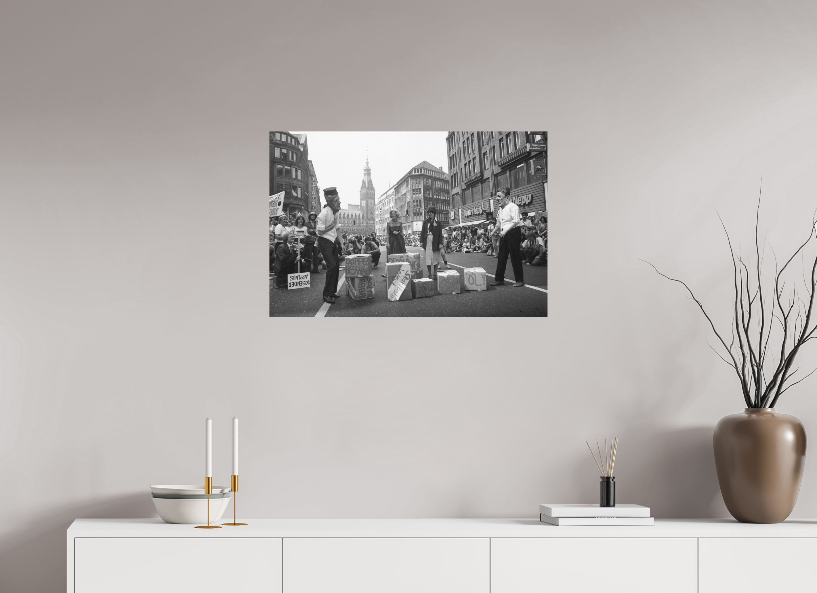 75 x 50 cm, 2. Foto auf Alu-Dibond Johannes Hartmann: NATO-Doppelbeschiss (S/W-Foto)