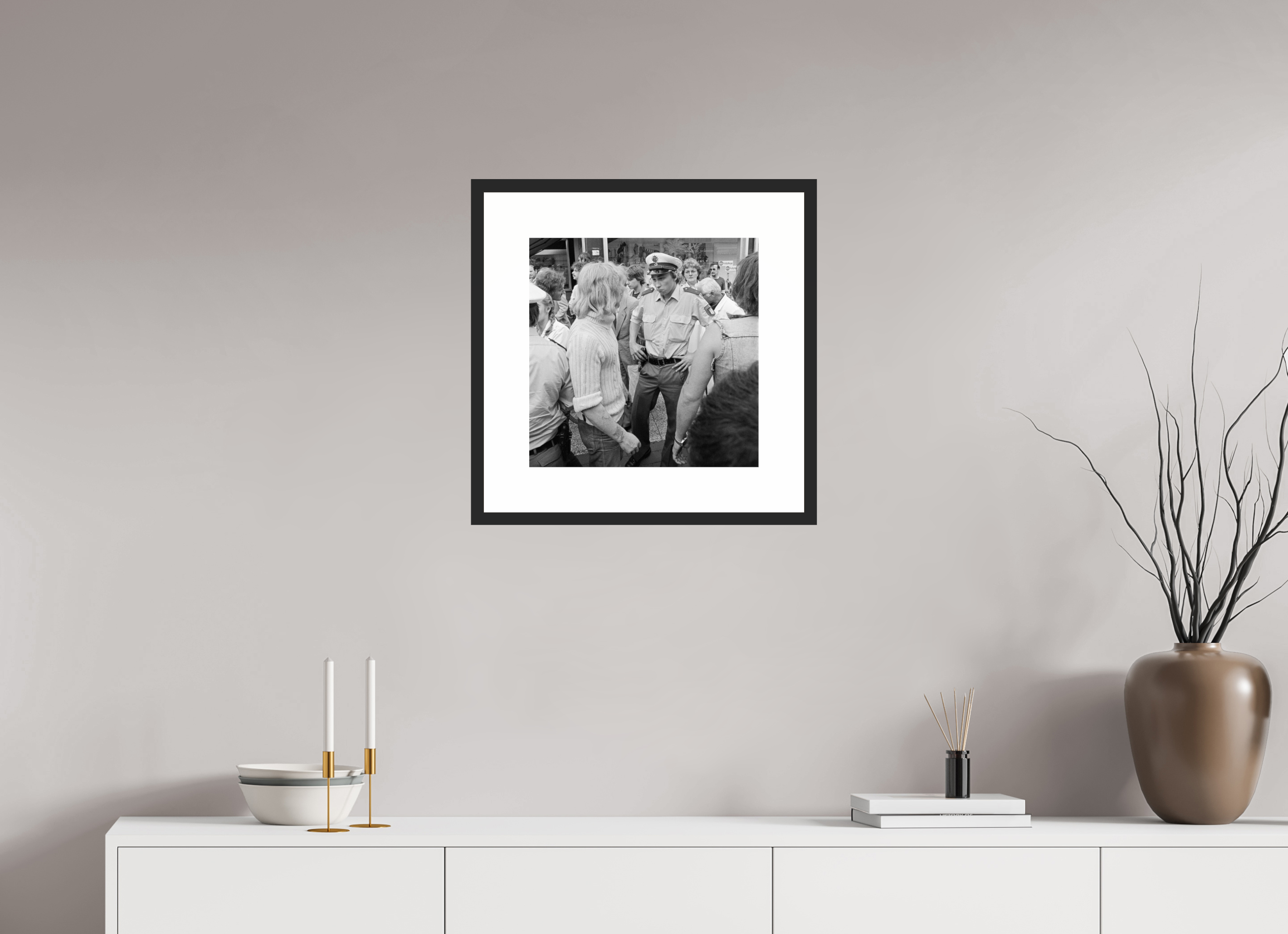 40 x 40 cm, 4b. Foto im Holz-Rahmen (20mm) mit Weißrand Johannes Hartmann: Auge in Auge (S/W-Foto)