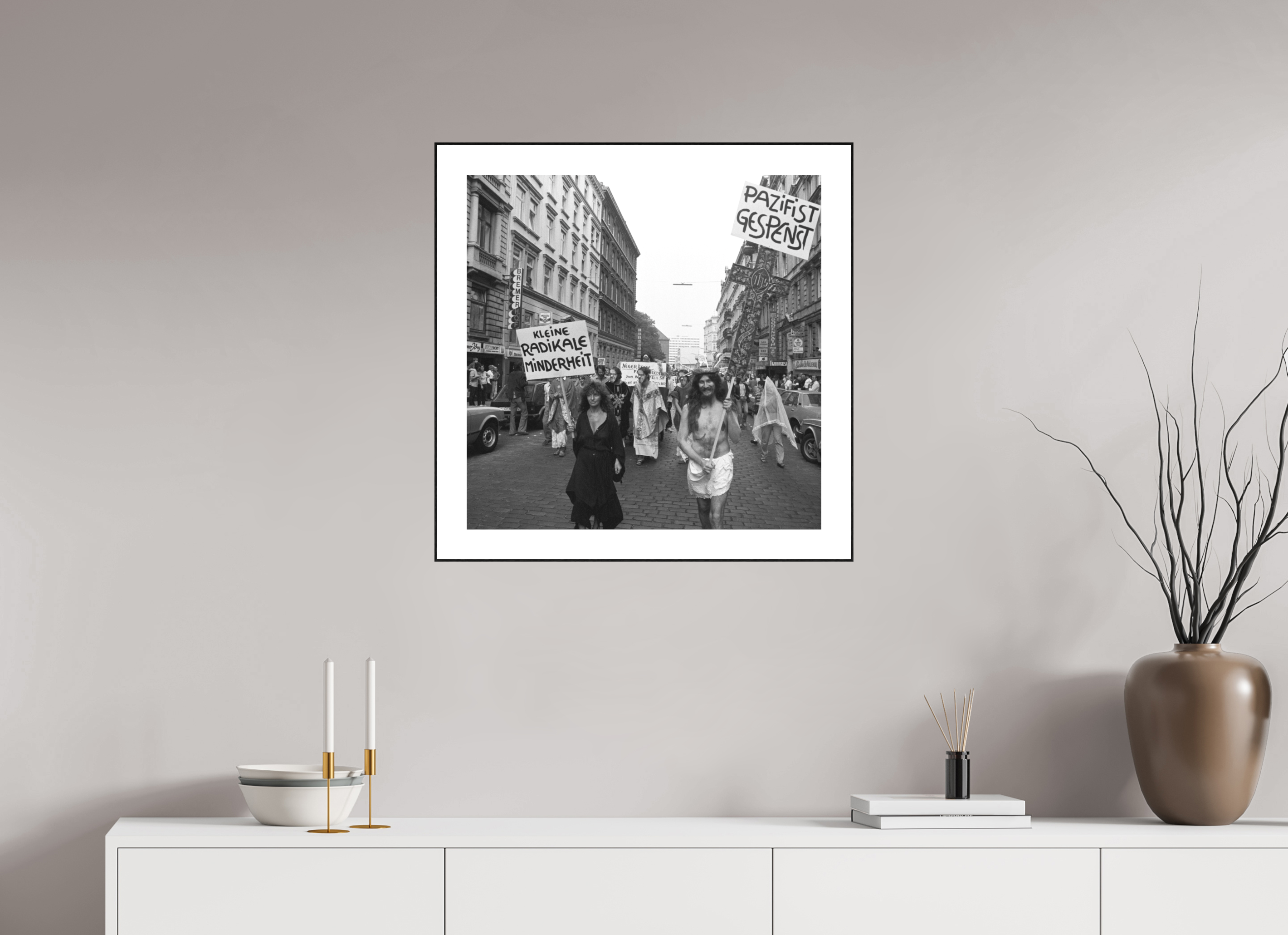 60 x 60 cm, 3b. Foto in ArtBox (4mm) mit Weißrand Johannes Hartmann: Jesus und die kleine radikale Minderheit (S/W-Foto)