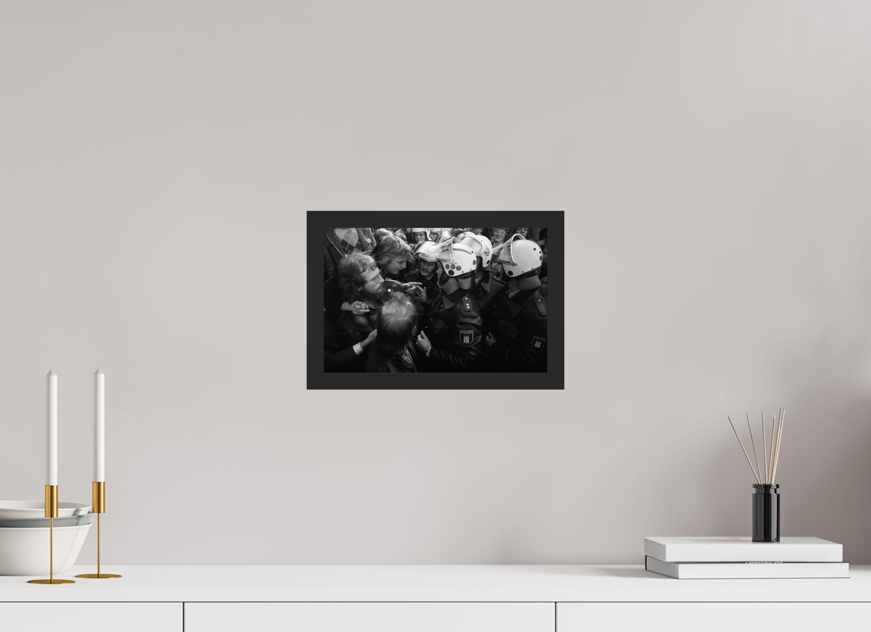 30 x 20 cm, 4a. Foto im Holz-Rahmen (20mm) Johannes Hartmann: Unerschrocken (S/W-Foto)