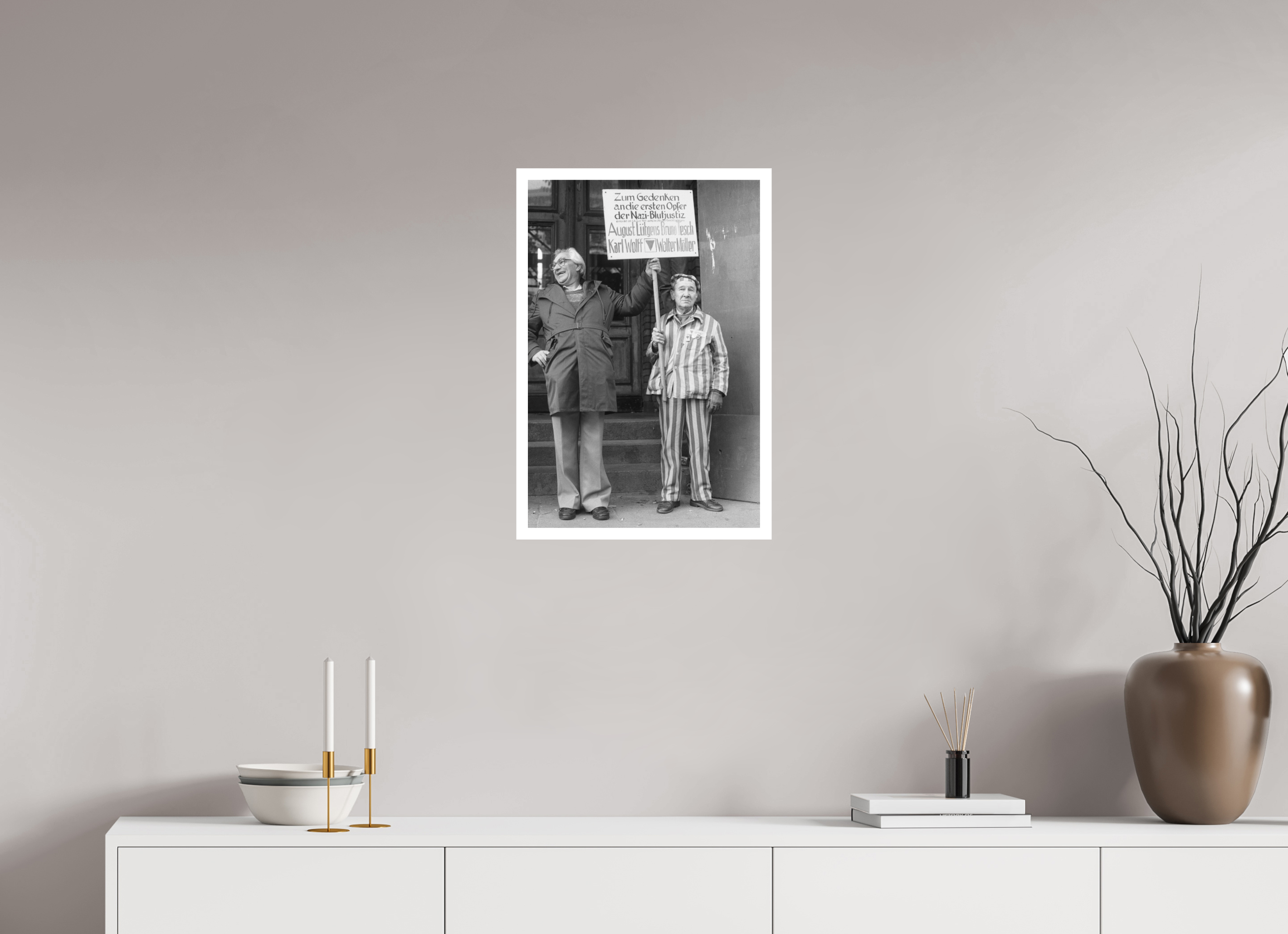 40 x 60 cm, 1. Foto mit Weißrand Johannes Hartmann: Opfer der NS-Justiz (S/W-Foto)