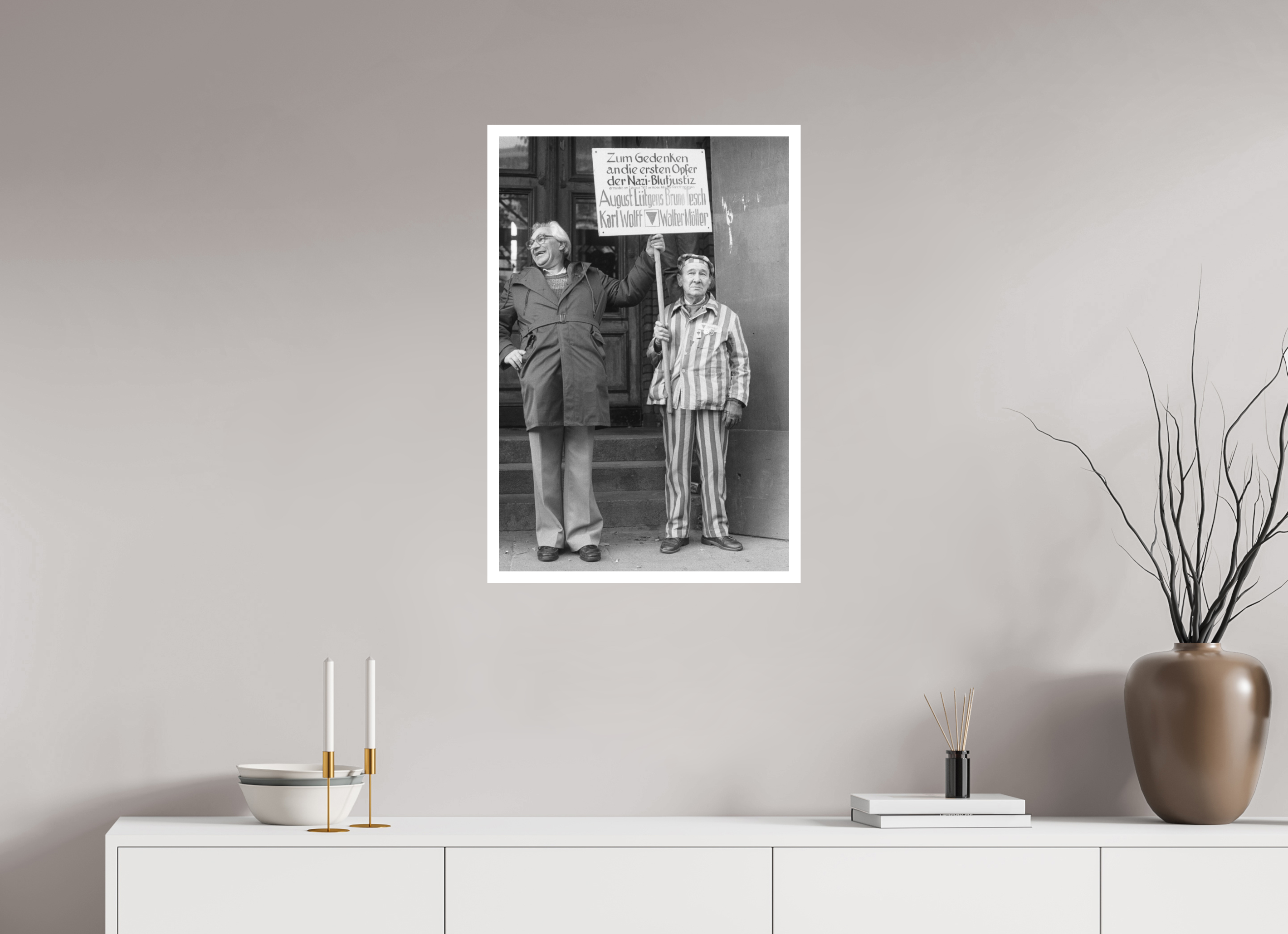 50 x 75 cm, 1. Foto mit Weißrand Johannes Hartmann: Opfer der NS-Justiz (S/W-Foto)