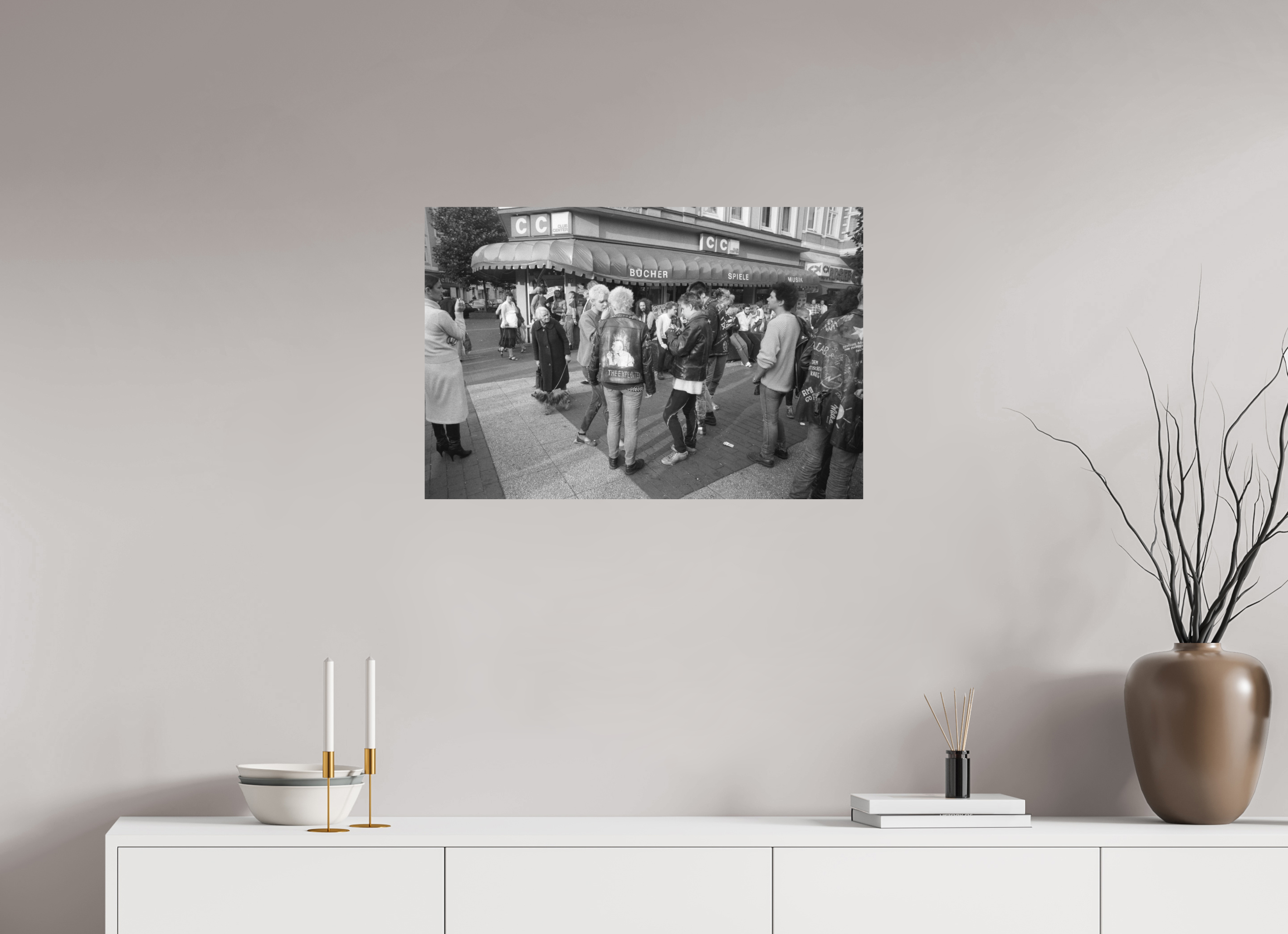 75 x 50 cm, 2. Foto auf Alu-Dibond Johannes Hartmann: Jetzt auch noch die Punks... (S/W-Foto)