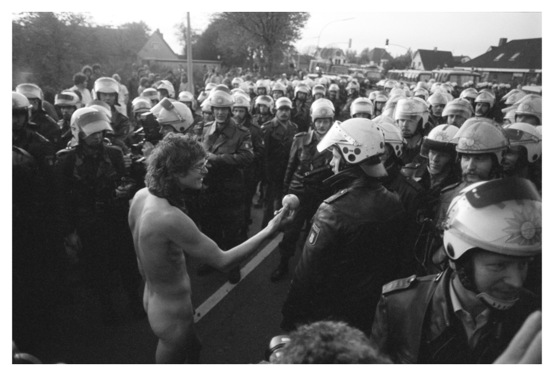 Main image Johannes Hartmann: Adams Apfel (S/W-Foto)