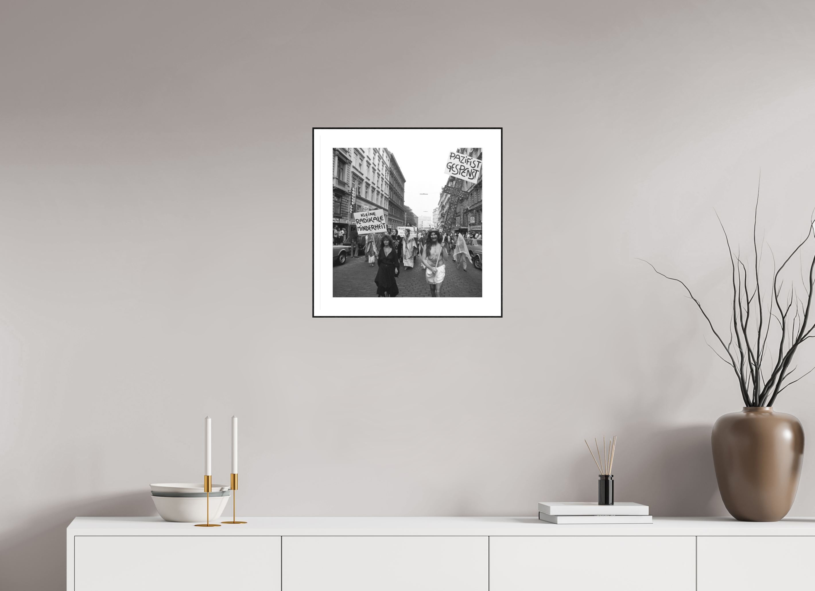 40 x 40 cm, 3b. Foto in ArtBox (4mm) mit Weißrand Johannes Hartmann: Jesus und die kleine radikale Minderheit (S/W-Foto)