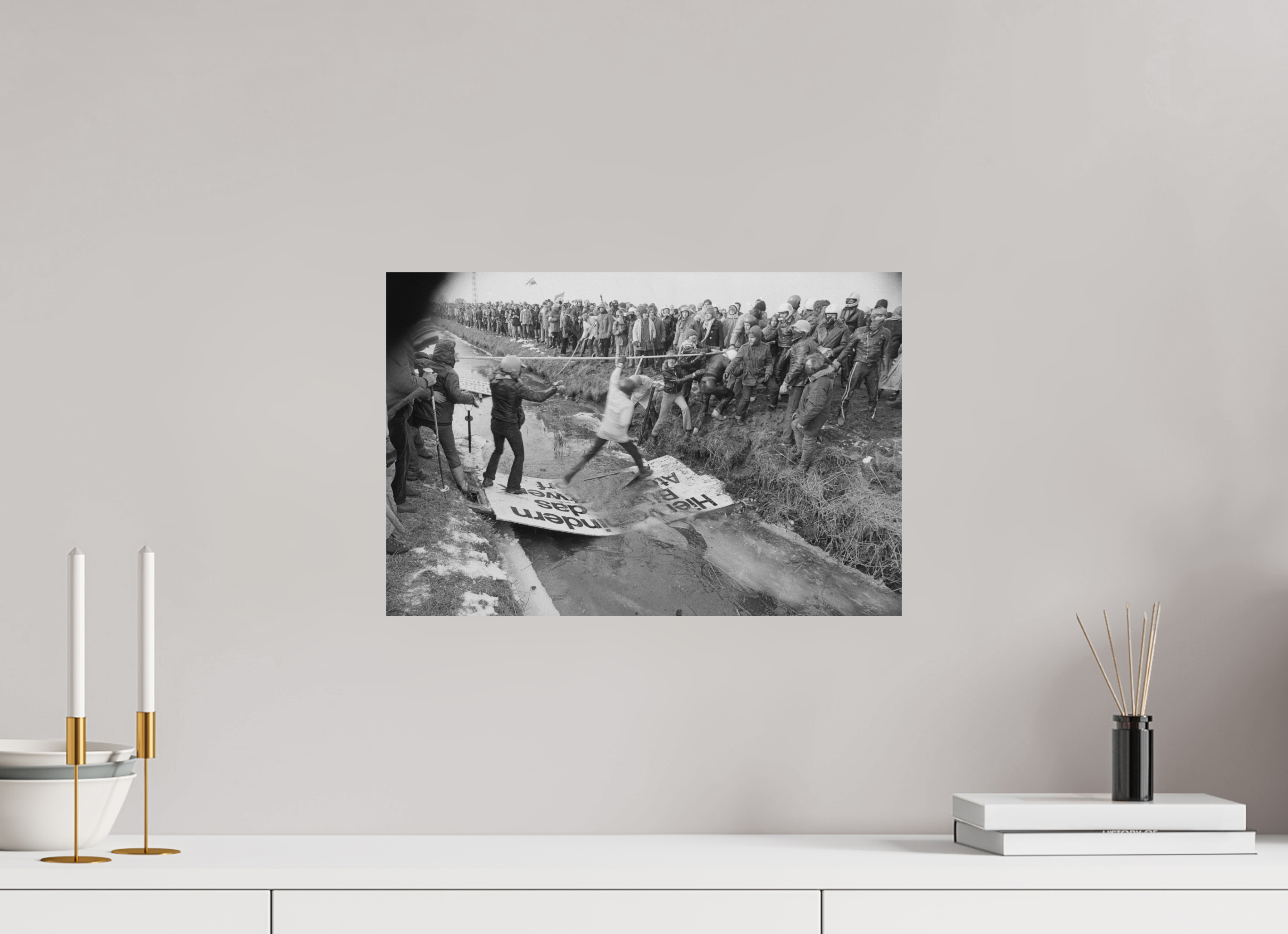 45 x 30 cm, 2. Foto auf Alu-Dibond Johannes Hartmann: Über Felder und vereiste Gräben (S/W-Foto)