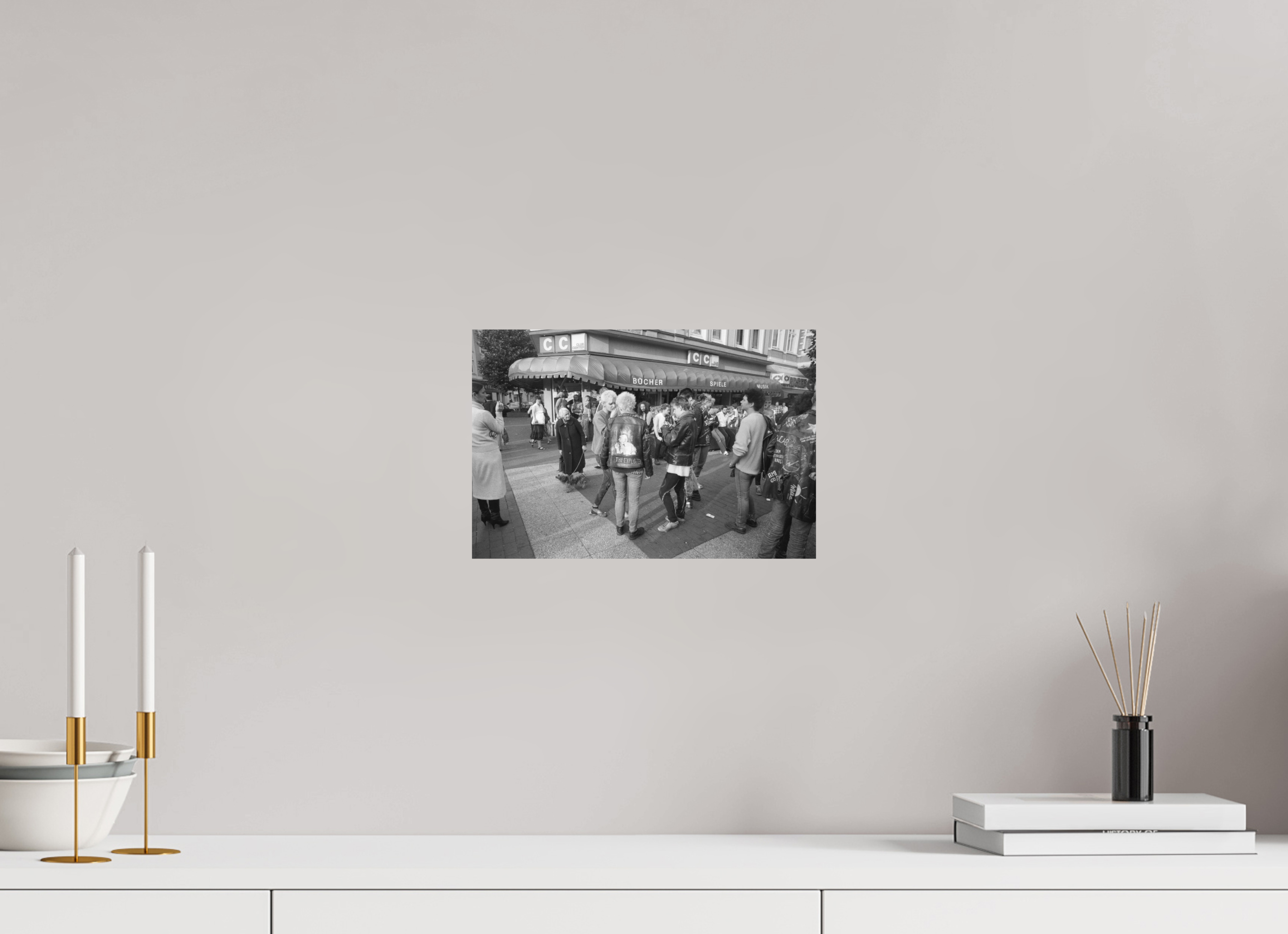 30 x 20 cm, 2. Foto auf Alu-Dibond Johannes Hartmann: Jetzt auch noch die Punks... (S/W-Foto)