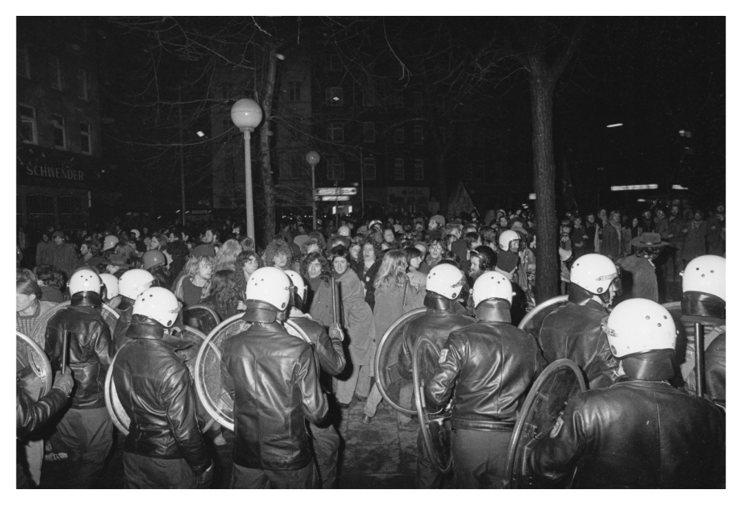 Main image Johannes Hartmann: Ende der Demonstration gegen den Polizeistaat… (S/W-Foto)