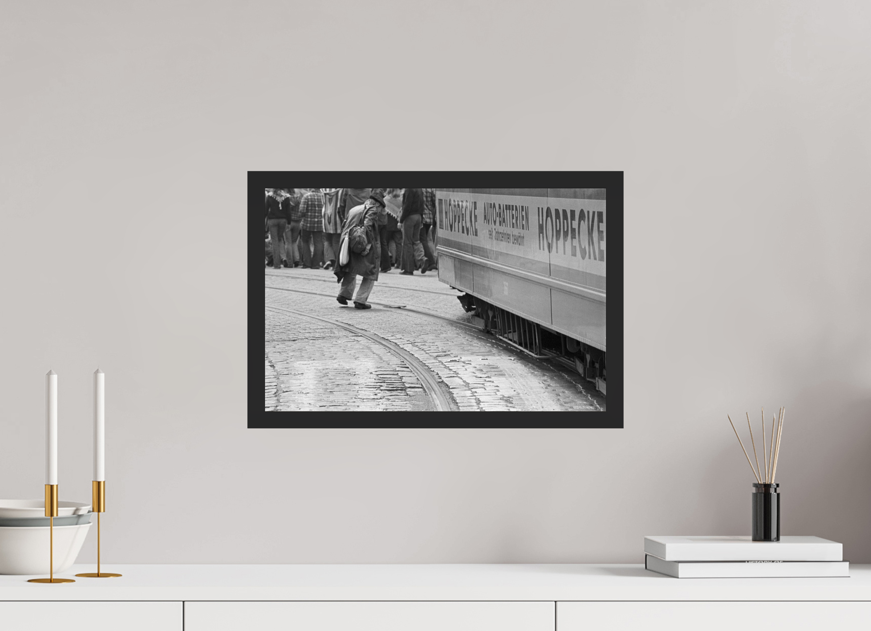 45 x 30 cm, 4a. Foto im Holz-Rahmen (20mm) Nie wieder… (1)