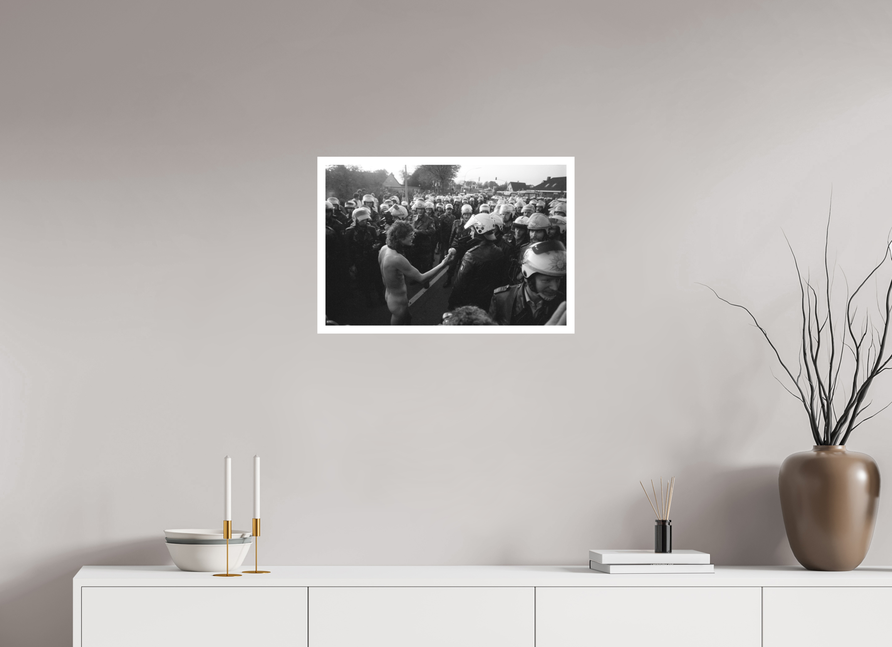 60 x 40 cm, 1. Foto mit Weißrand Johannes Hartmann: Adams Apfel (S/W-Foto)